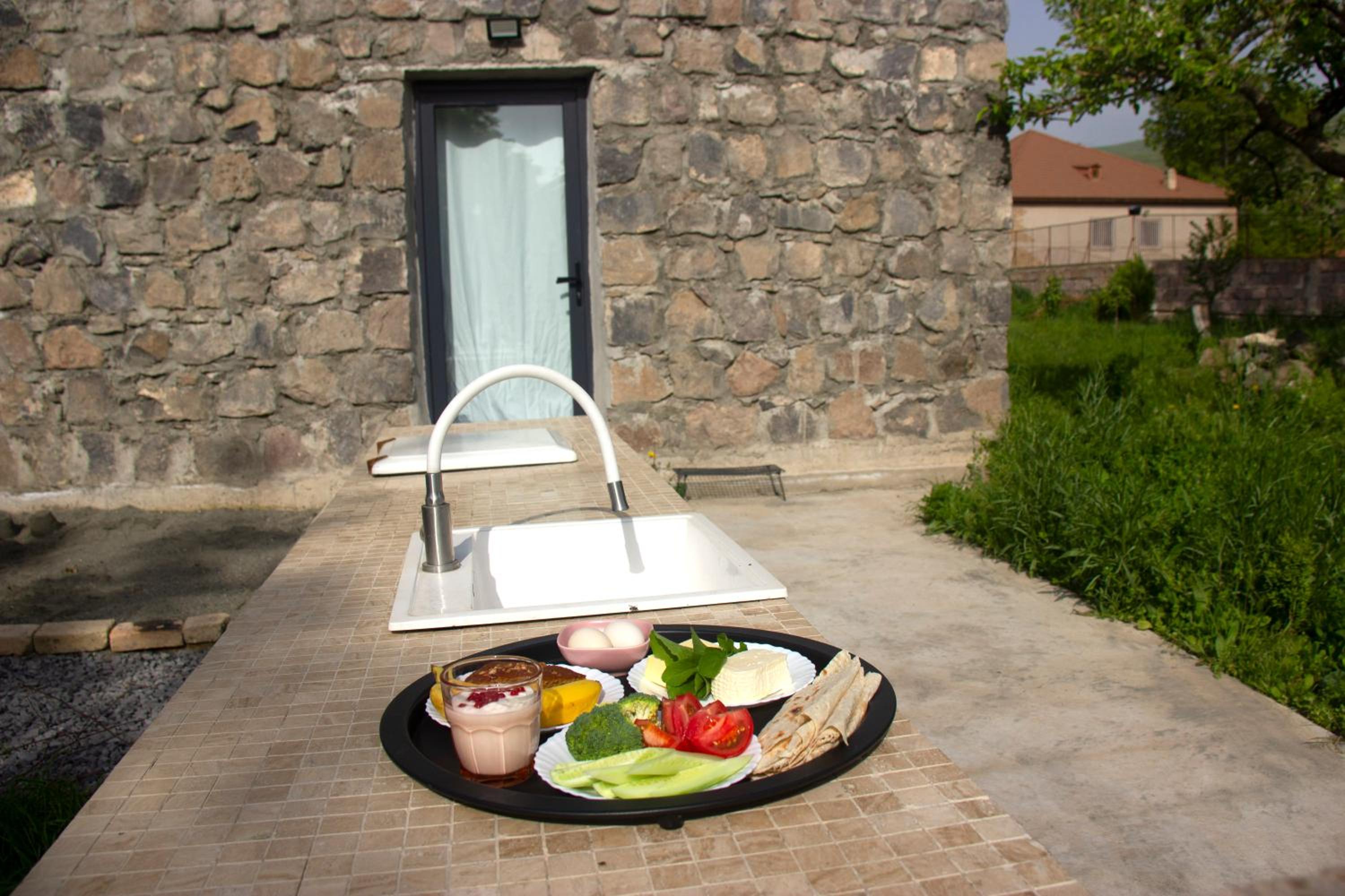 Zove Rural Cottage with garden views