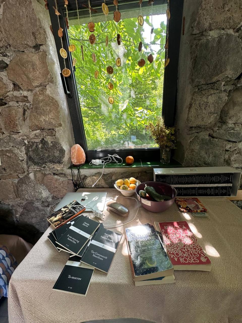 Zove Rural Cottage with garden views