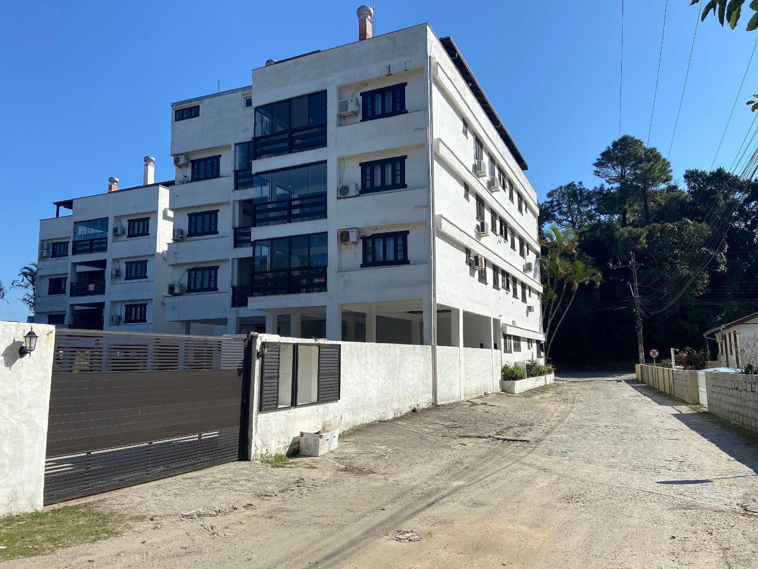 Residencial Ide Martins a 30 metros da Praia de Bombinhas e próximo a Praia da Lagoinha