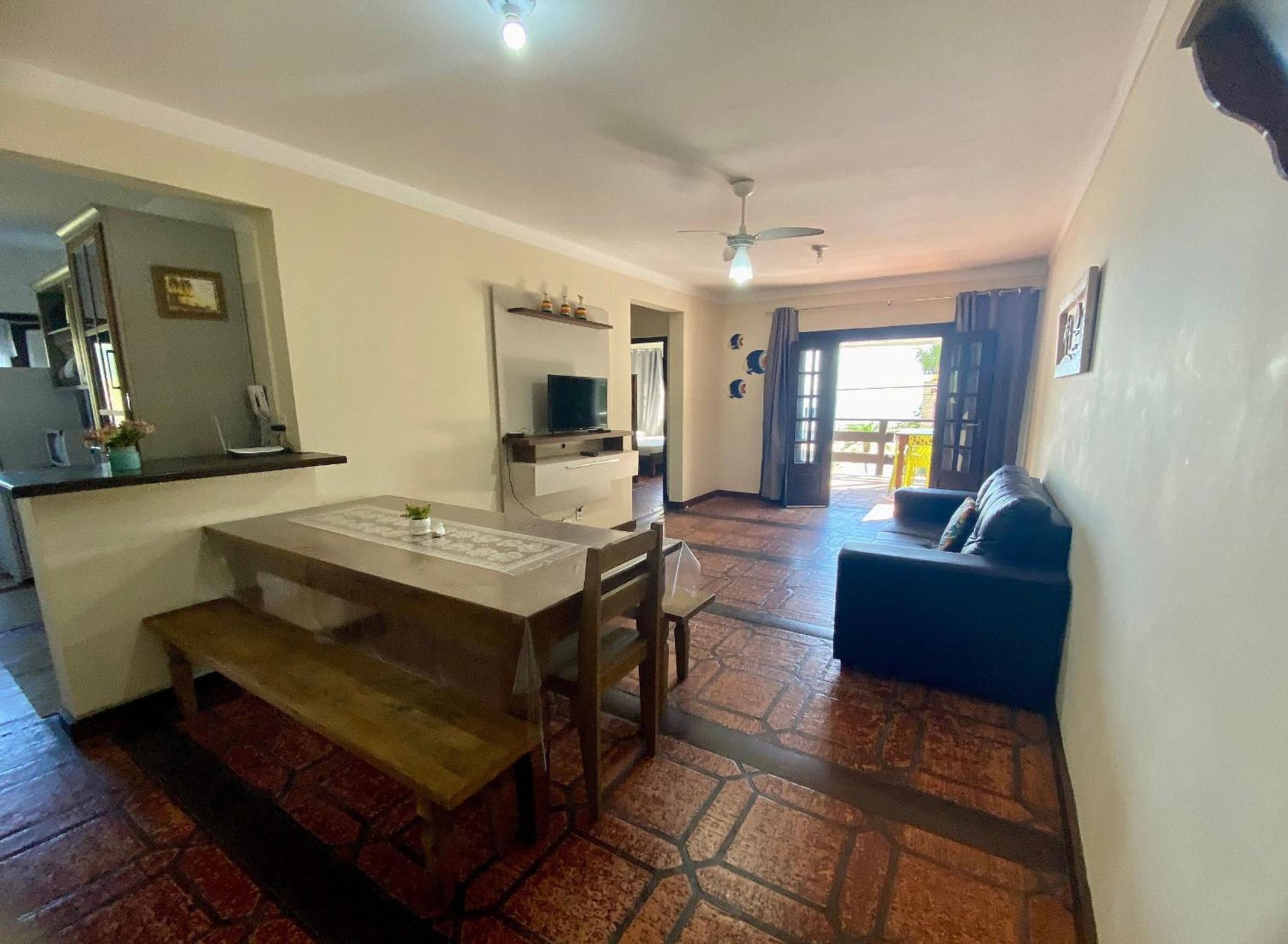 Residencial Ide Martins a 30 metros da Praia de Bombinhas e próximo a Praia da Lagoinha