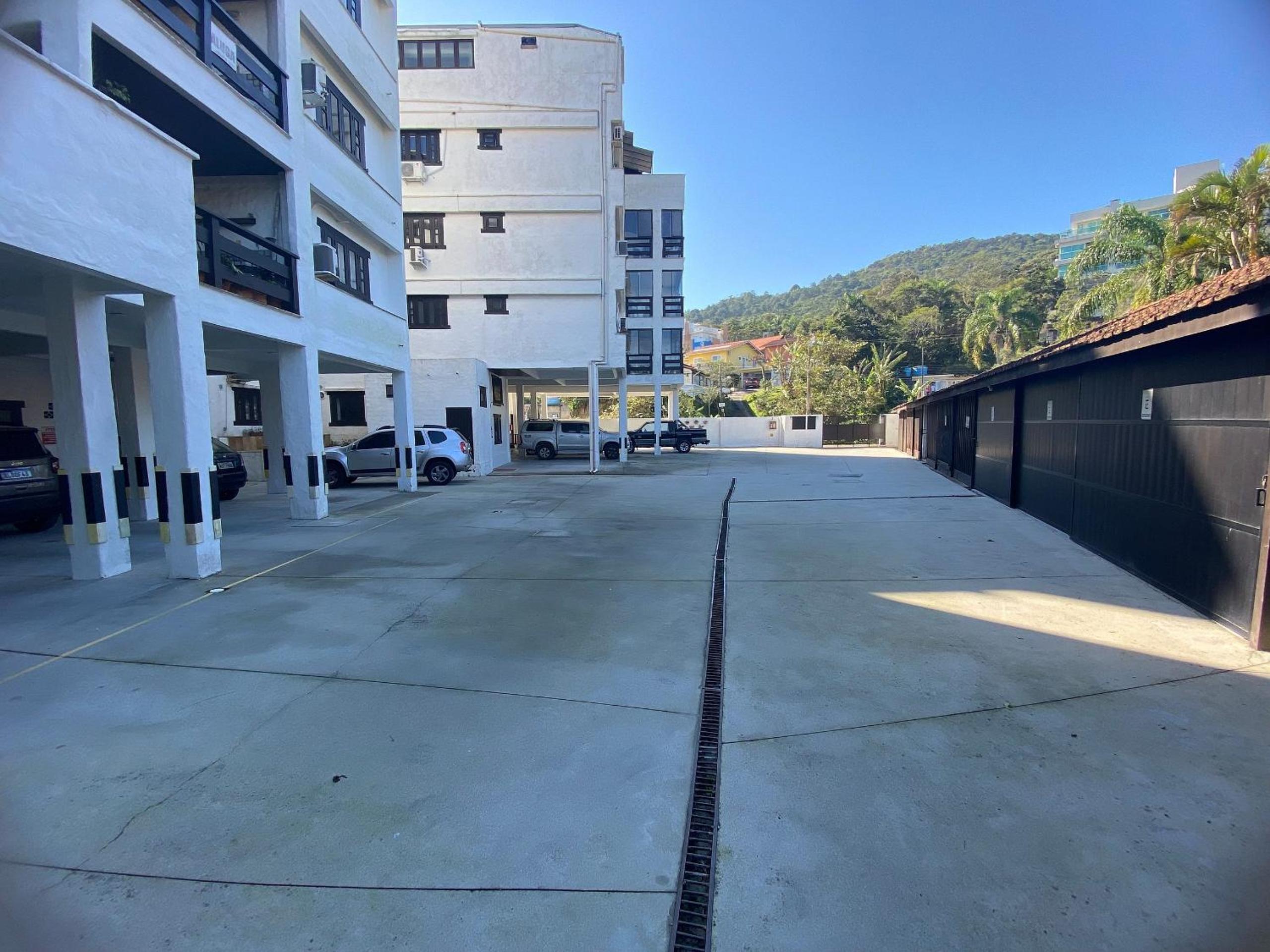 Residencial Ide Martins a 30 metros da Praia de Bombinhas e próximo a Praia da Lagoinha