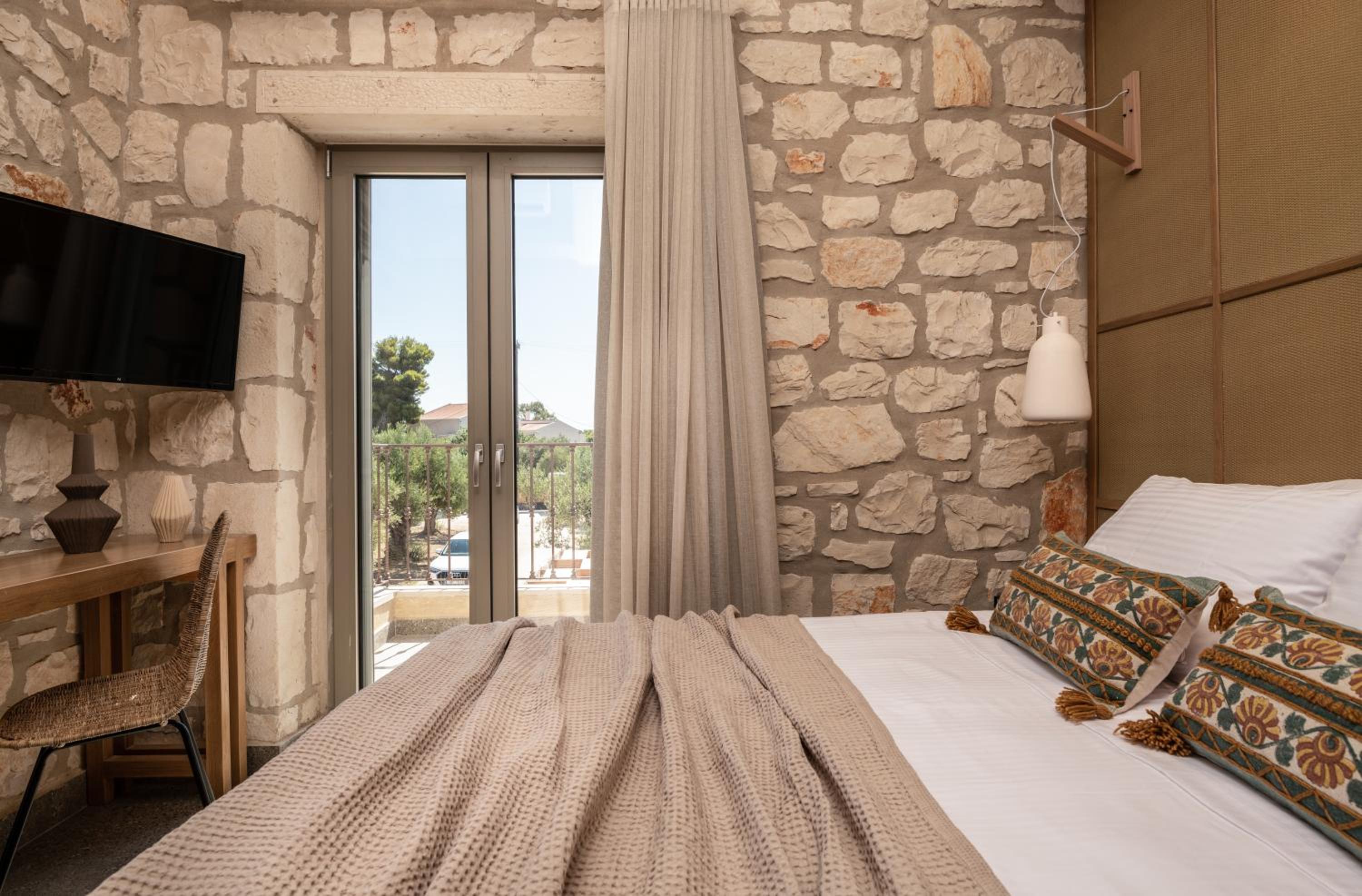 Bedrock beachside villa with private pool