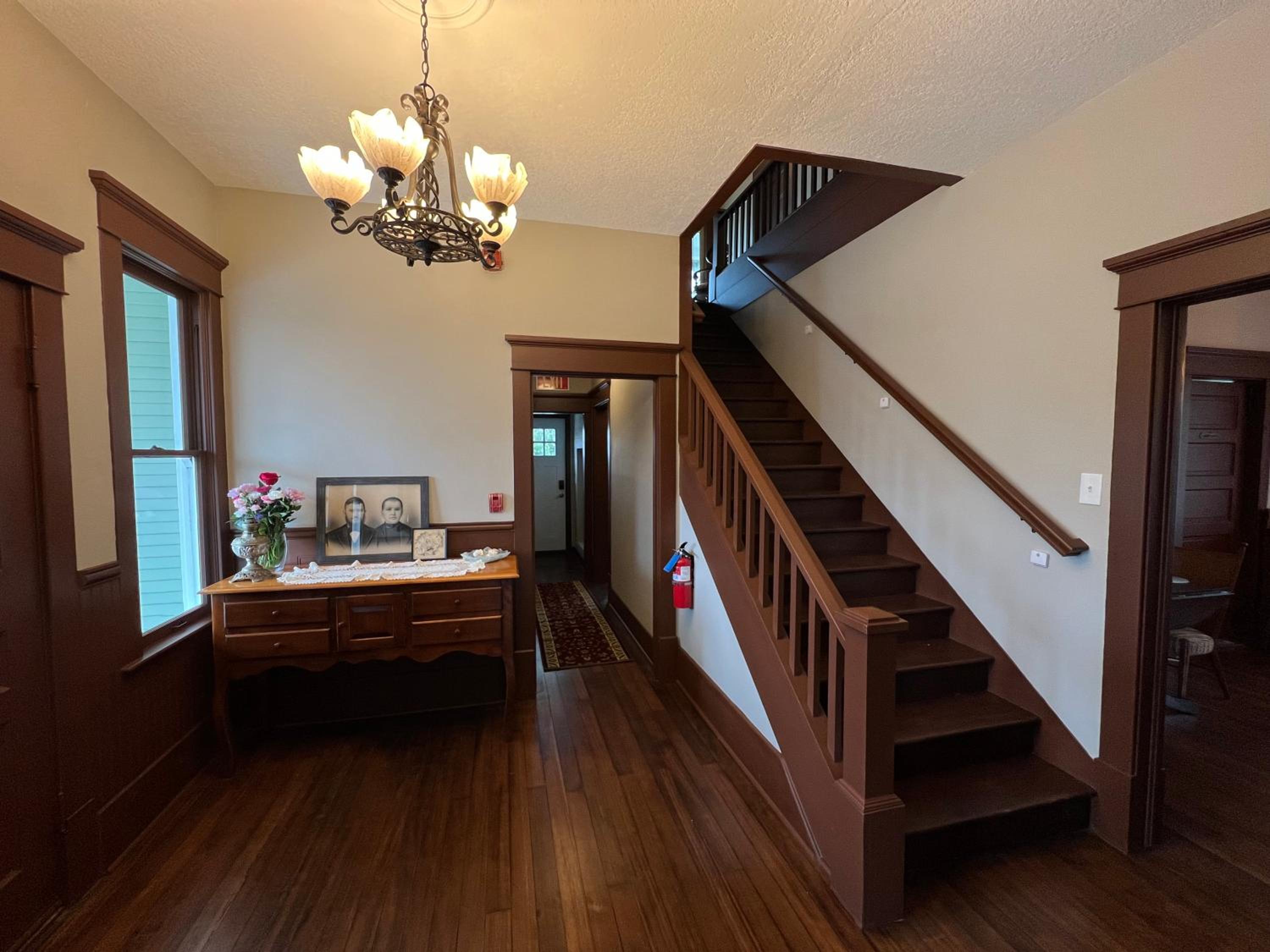 The Pearl Inn Bed and Breakfast view 2