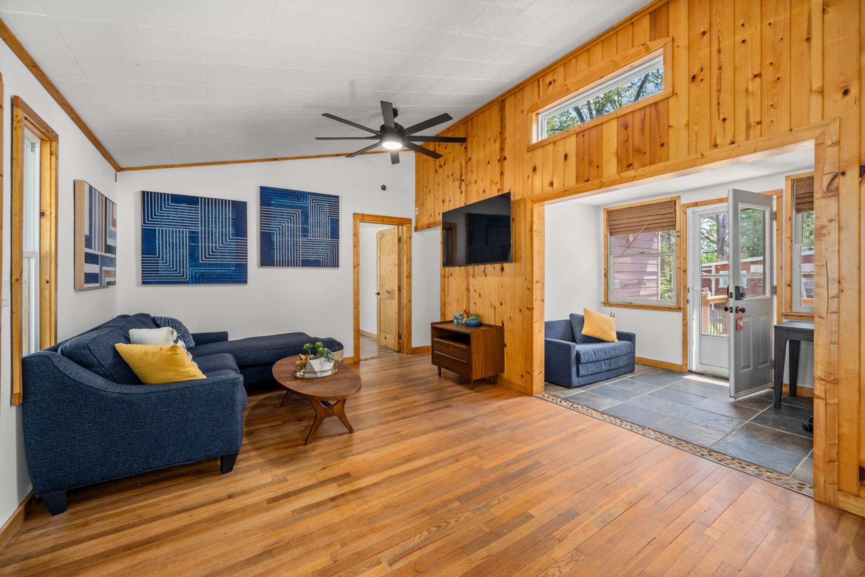 CedarWood Inn