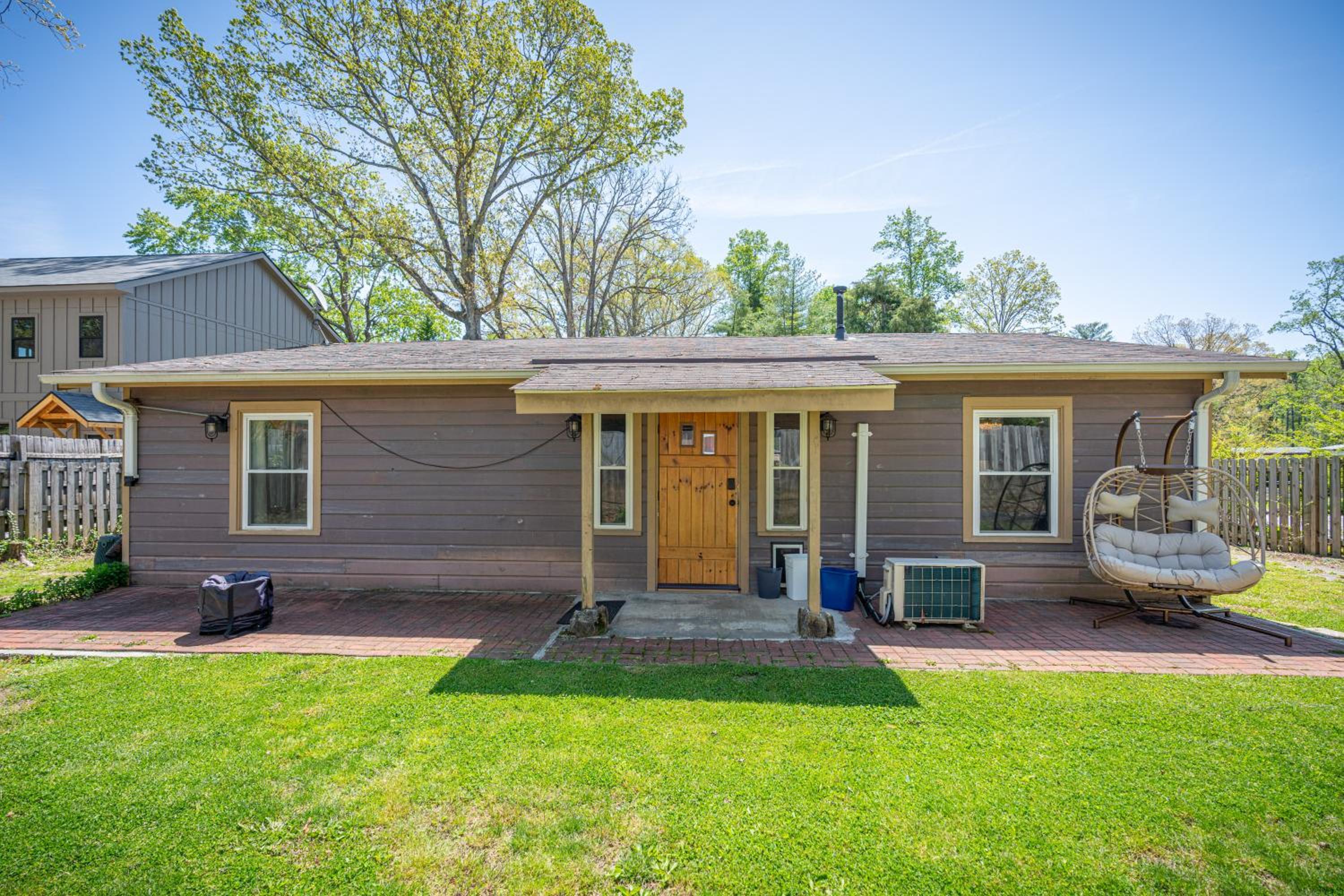 CedarWood Inn