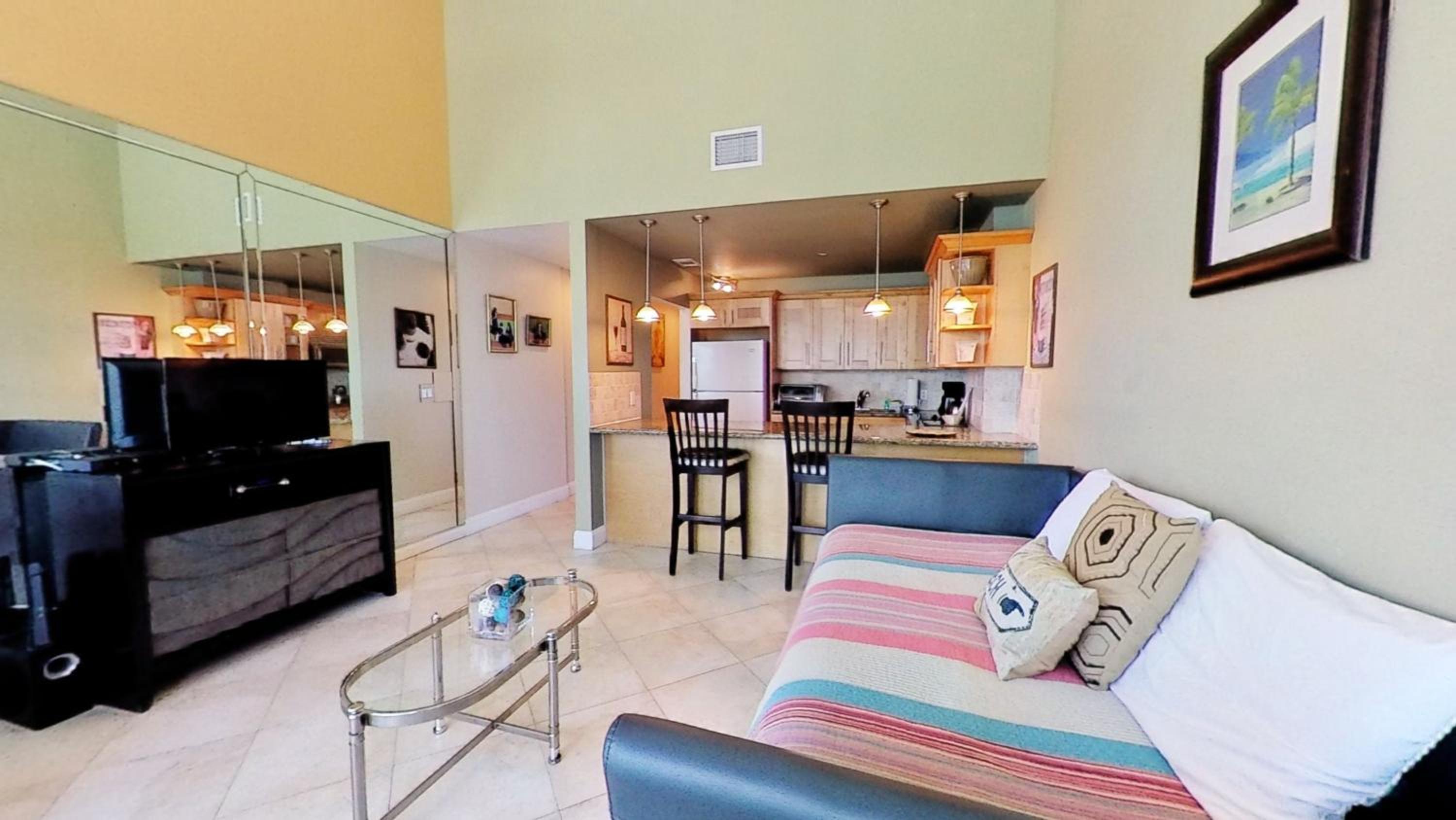 Castle B17 Contemporary Condo with Pool, Beach Access and Free Parking