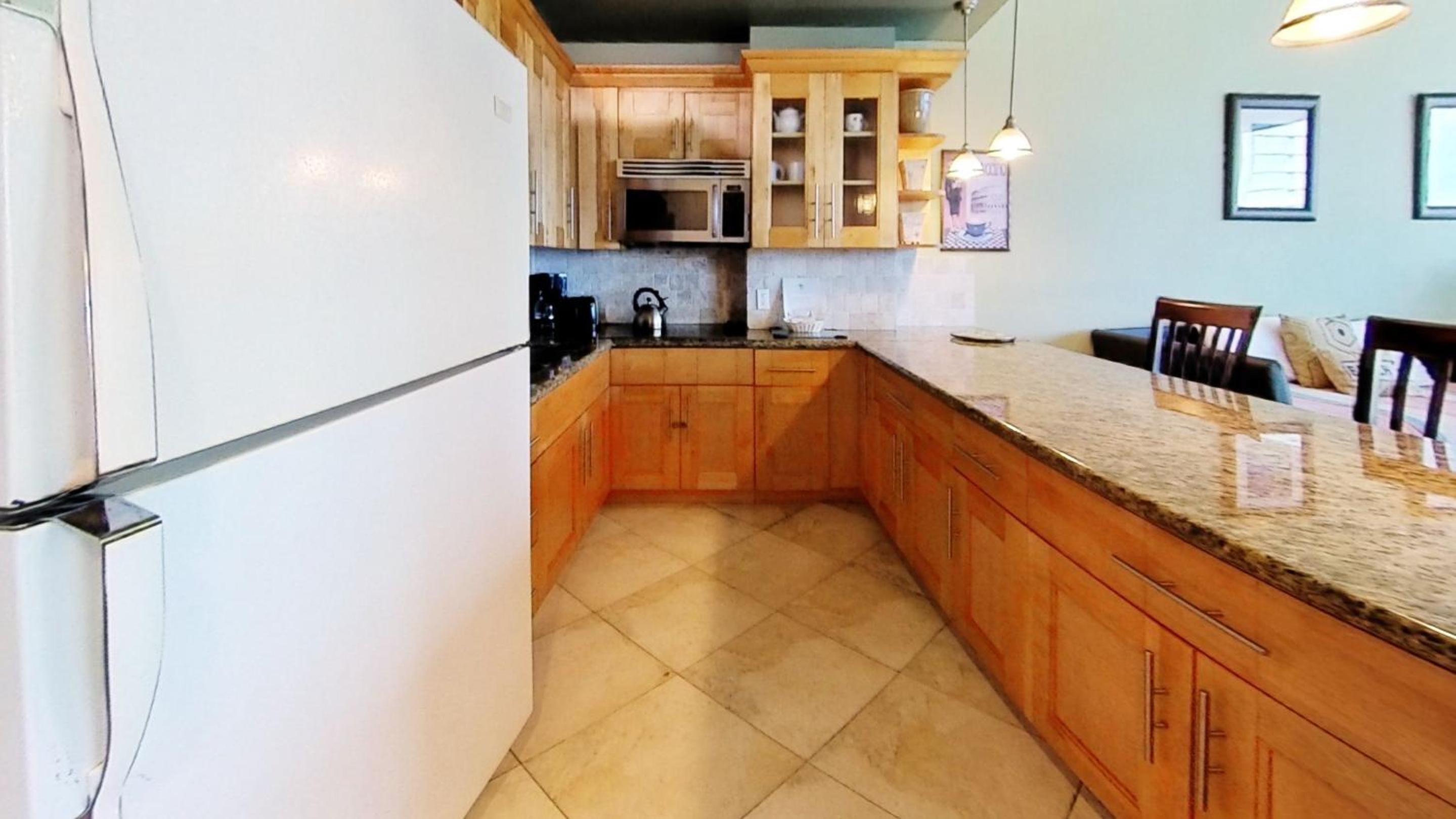 Castle B17 Contemporary Condo with Pool, Beach Access and Free Parking