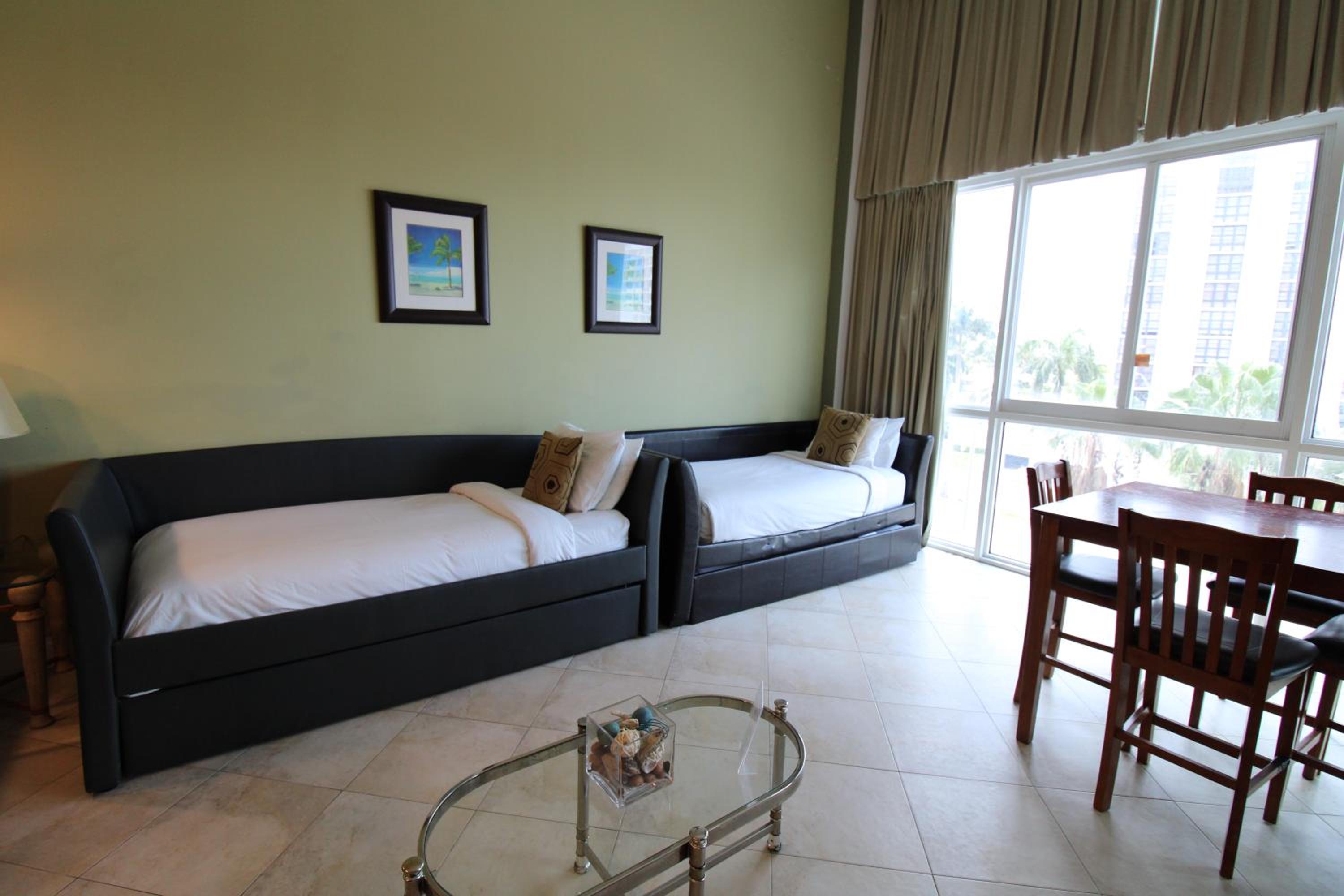 Castle B17 Contemporary Condo with Pool, Beach Access and Free Parking