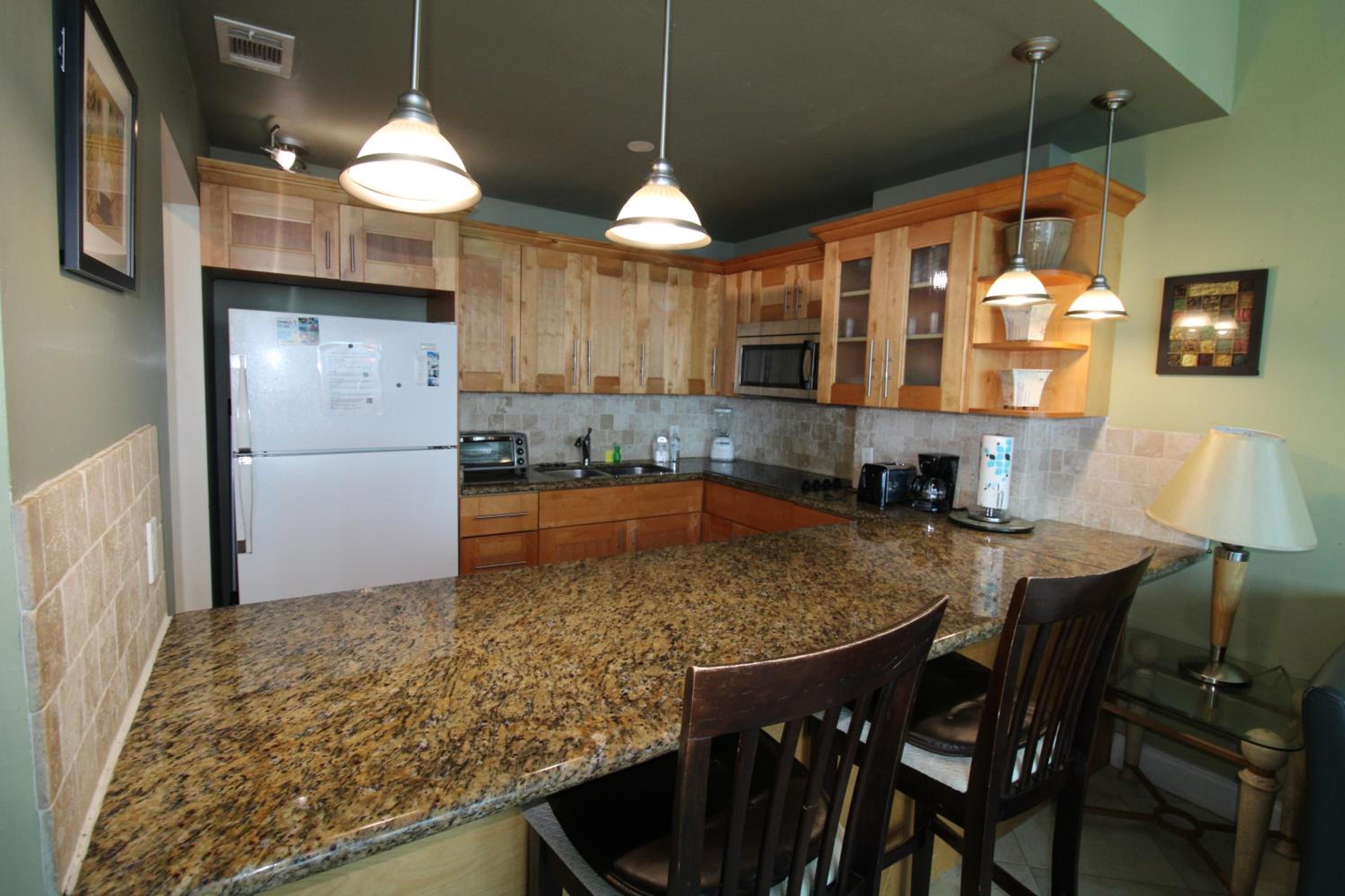 Castle B17 Contemporary Condo with Pool, Beach Access and Free Parking