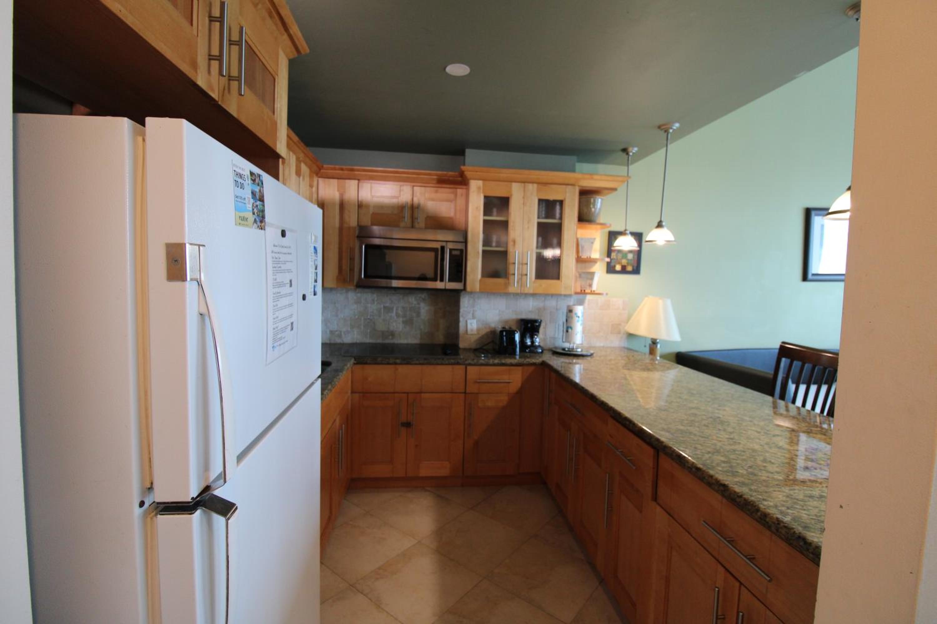Castle B17 Contemporary Condo with Pool, Beach Access and Free Parking