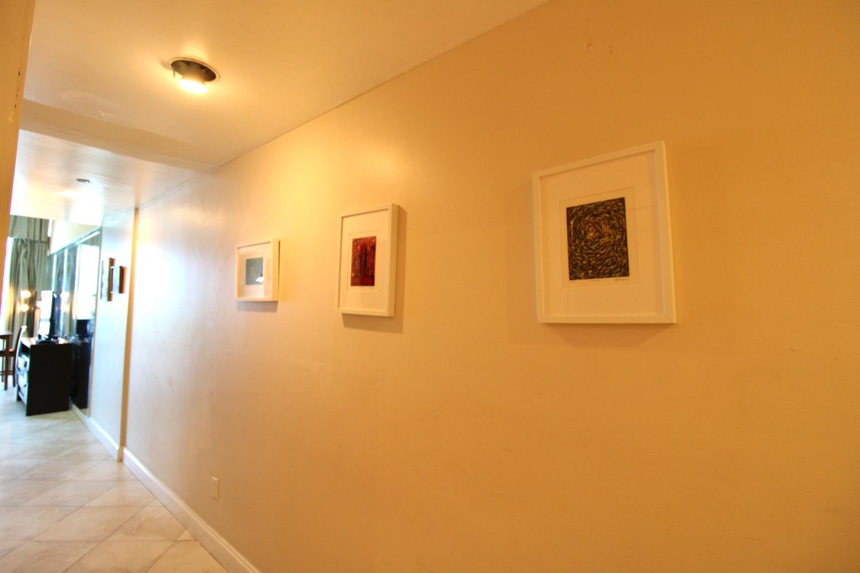 Castle B17 Contemporary Condo with Pool, Beach Access and Free Parking