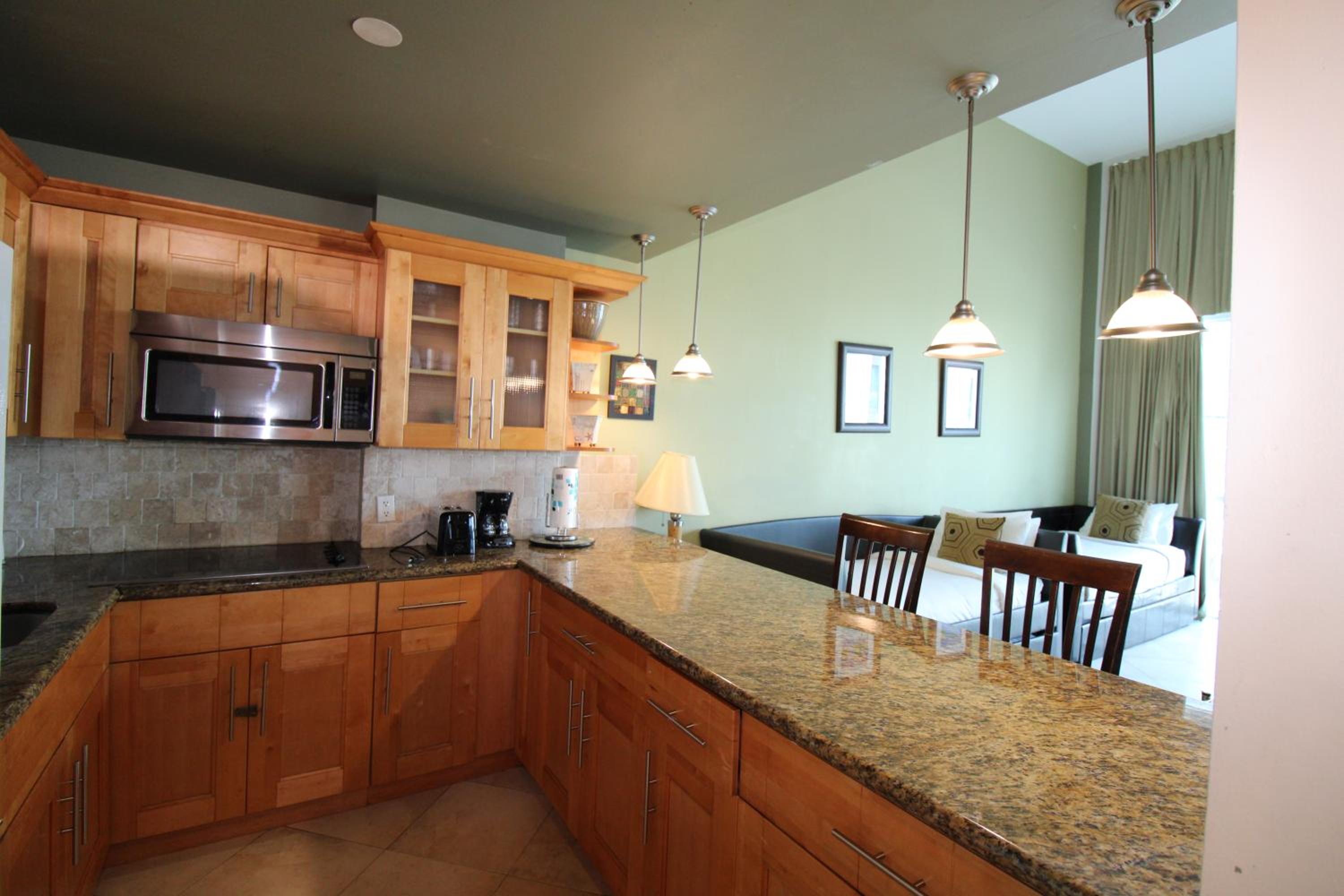 Castle B17 Contemporary Condo with Pool, Beach Access and Free Parking