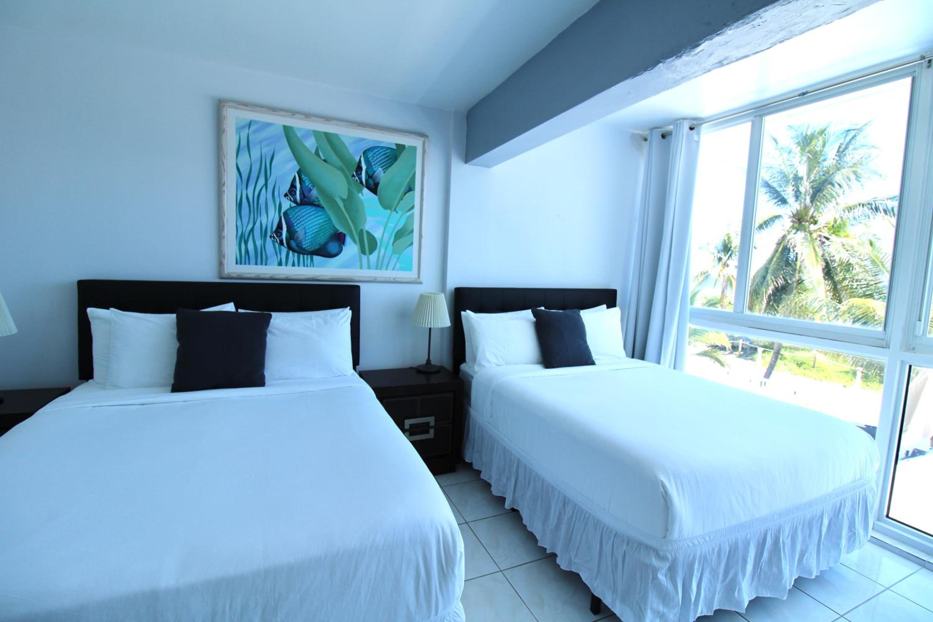 Castle Th16 Beachfront Townhouse with private patio, direct beach access, pool, tennis & free parking! view 5