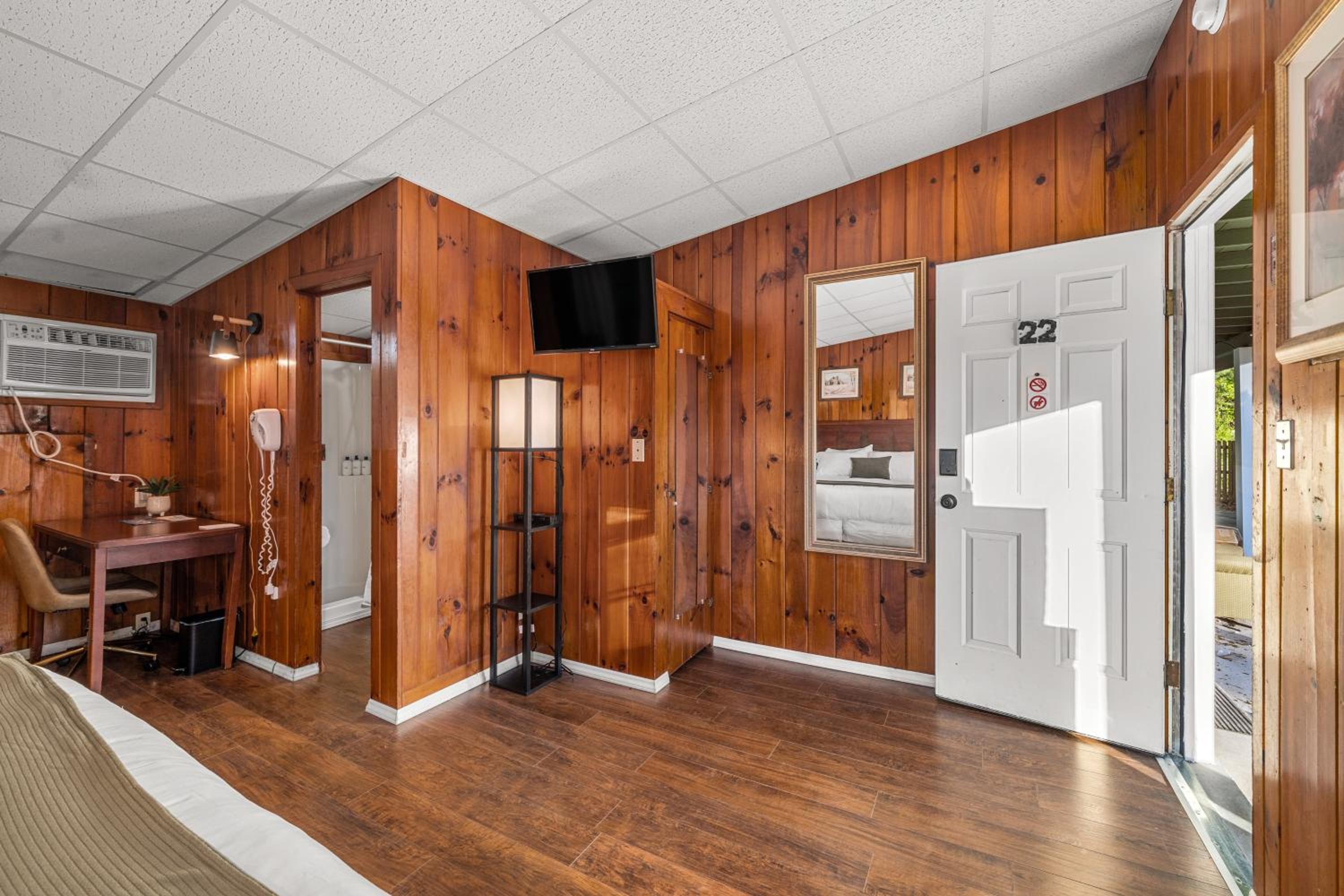 CedarWood Inn