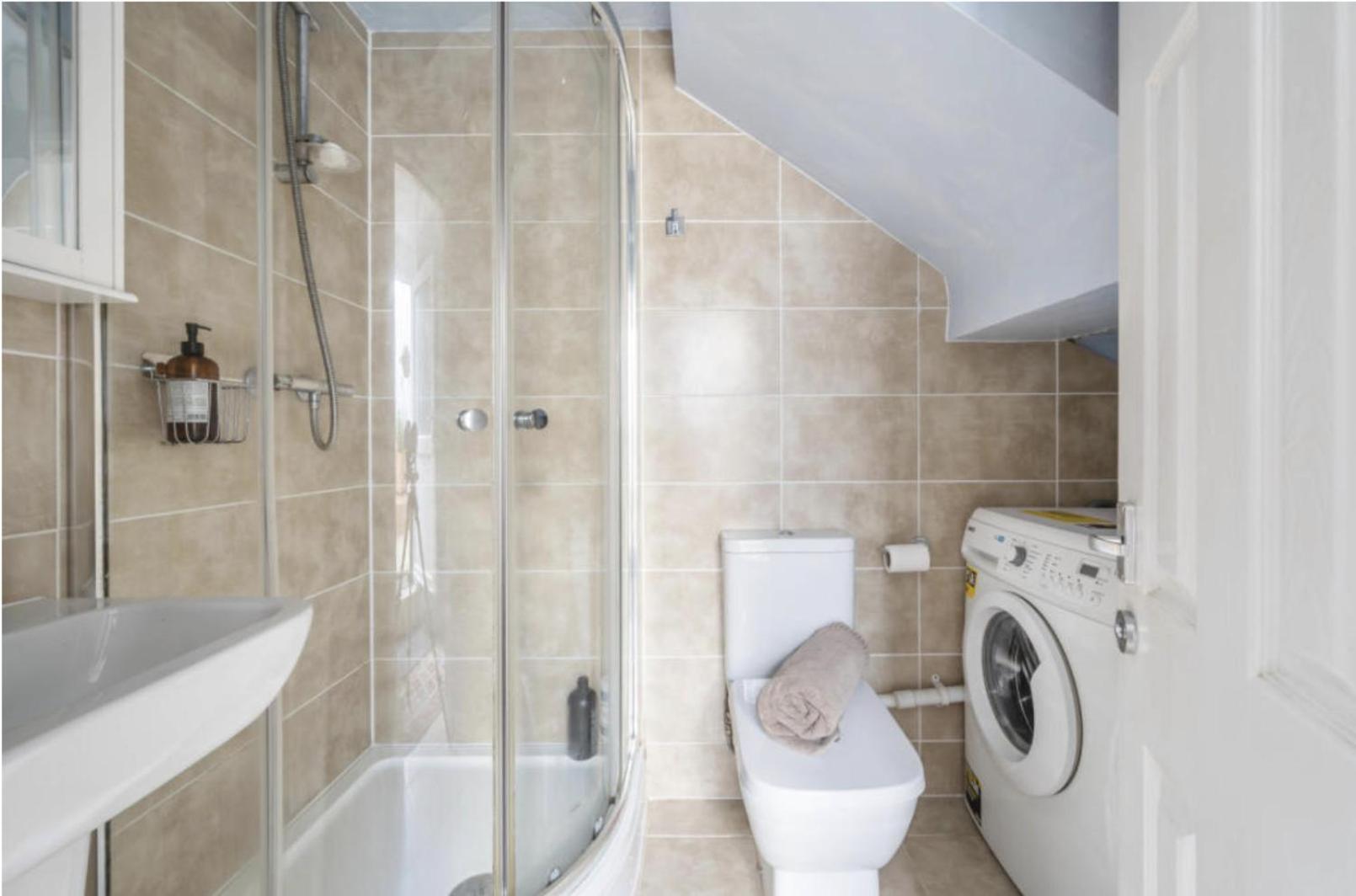 Torquay cottage, a stroll from the seafront view 5