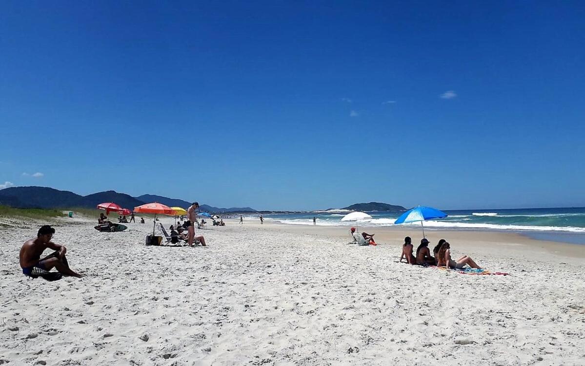 Apto 2 quartos completo em Condomínio Clube a 350 metros da praia do Campeche
