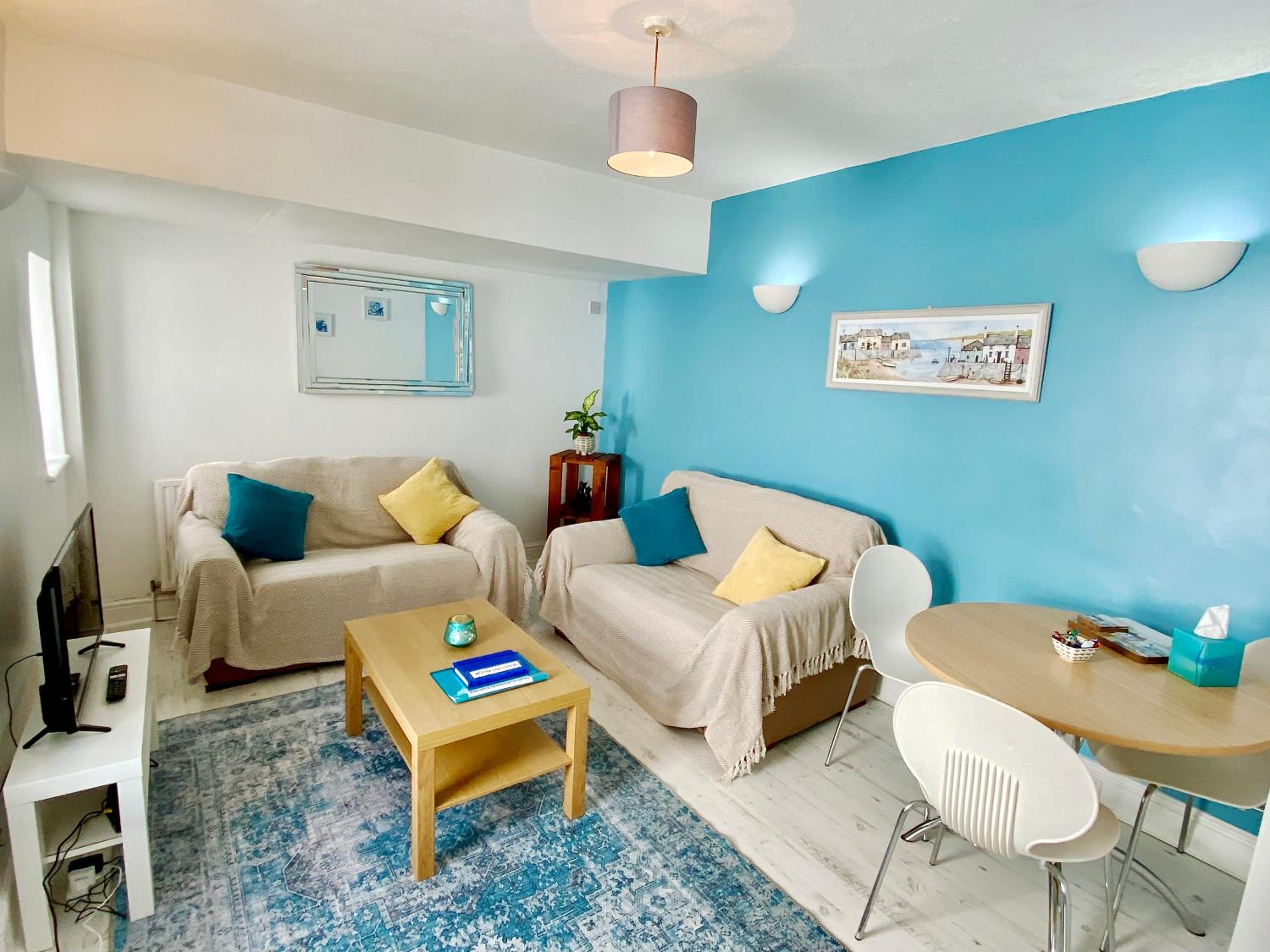 Torquay cottage, a stroll from the seafront view 2