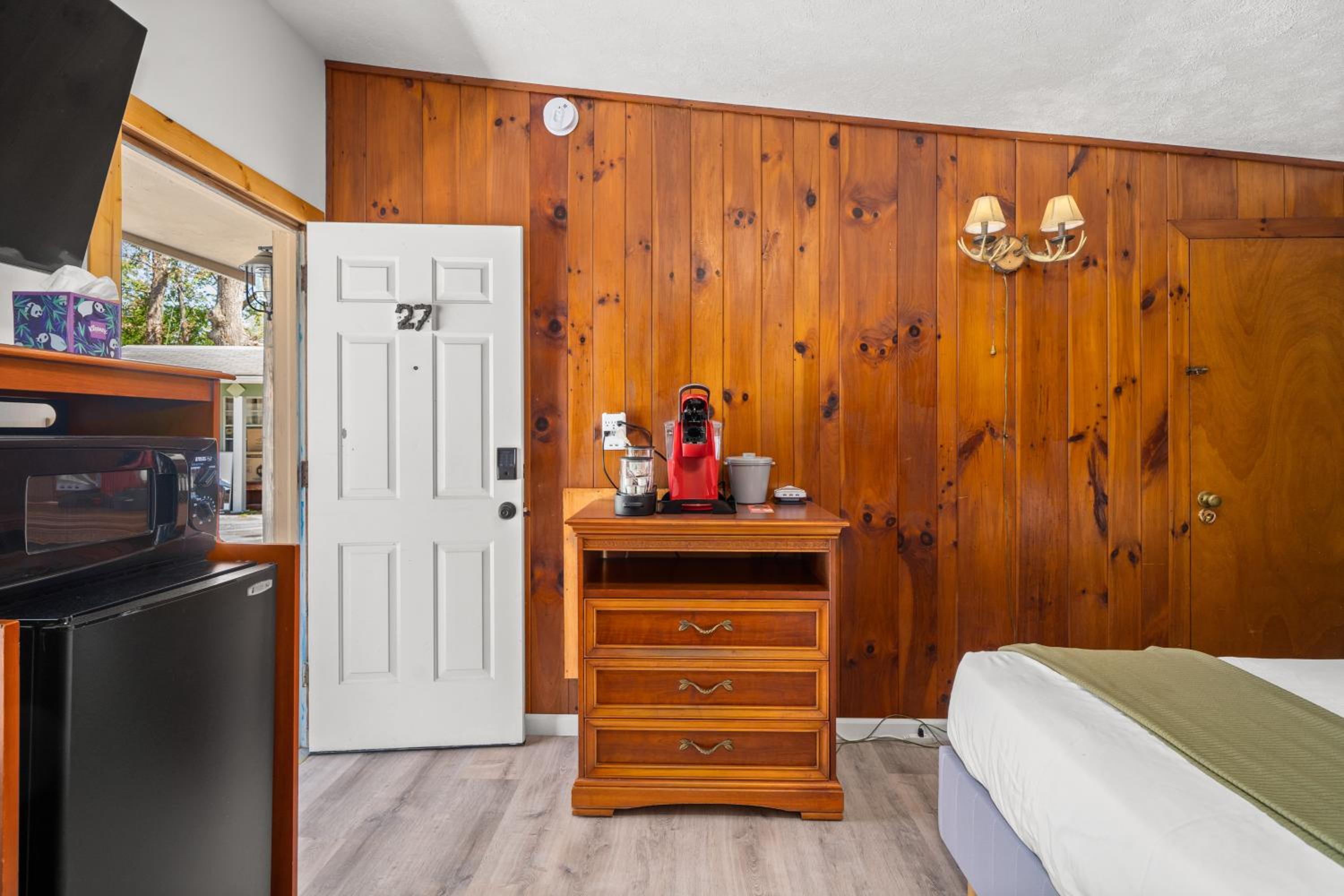 CedarWood Inn