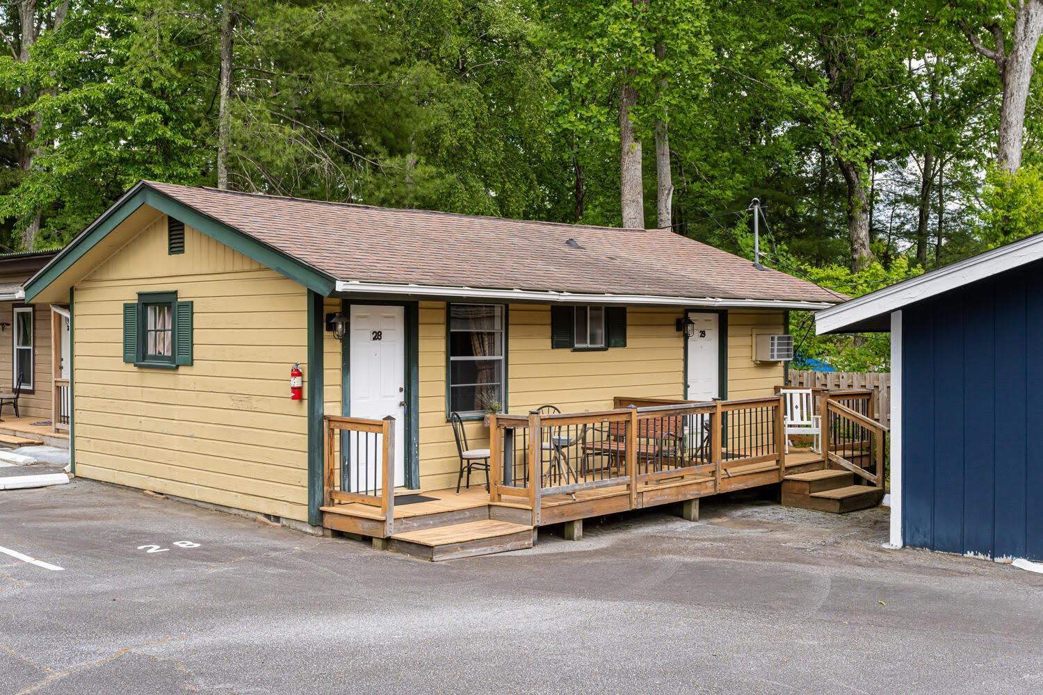 CedarWood Inn