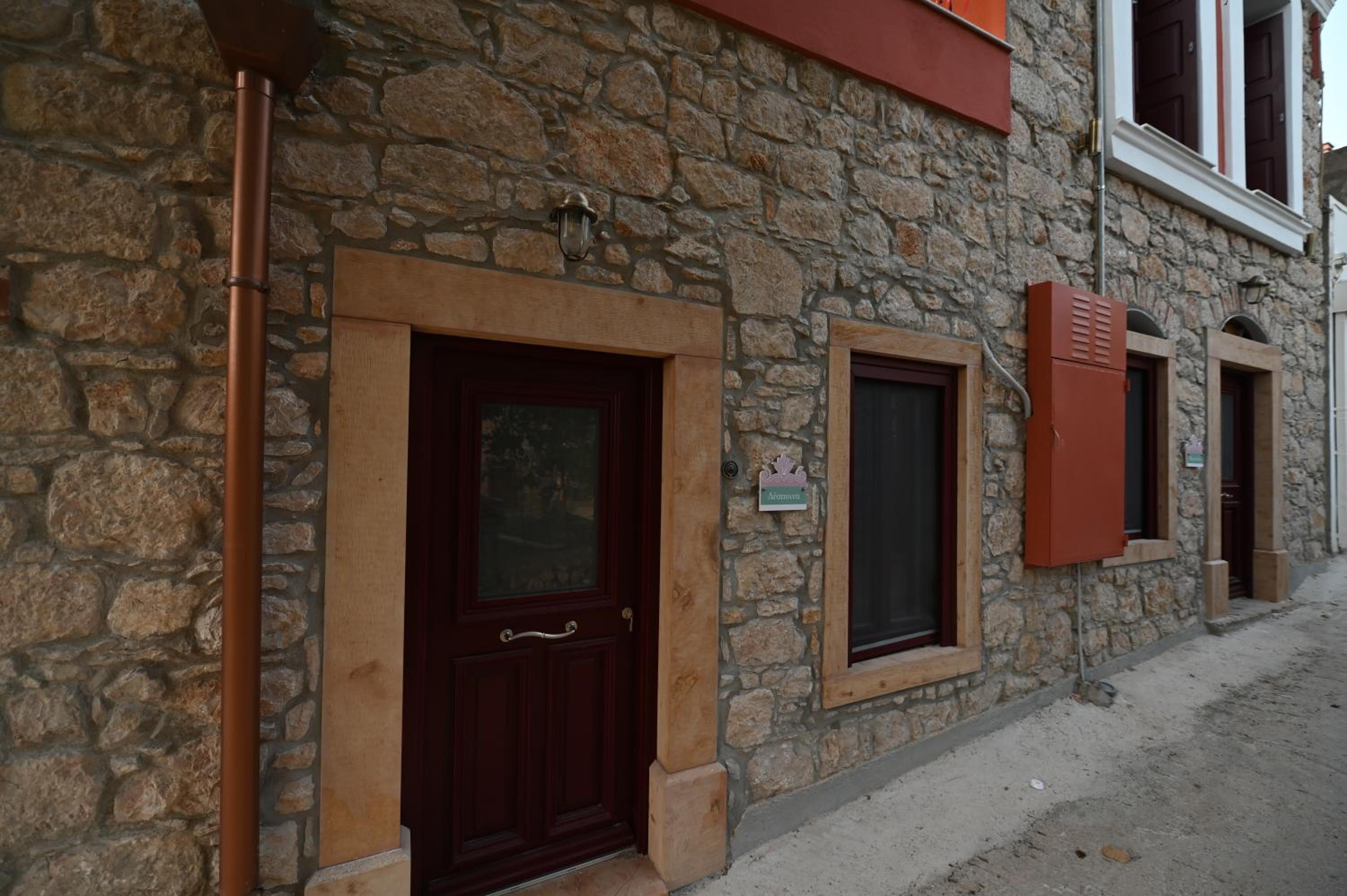 PhiloXenia Traditional Apartments