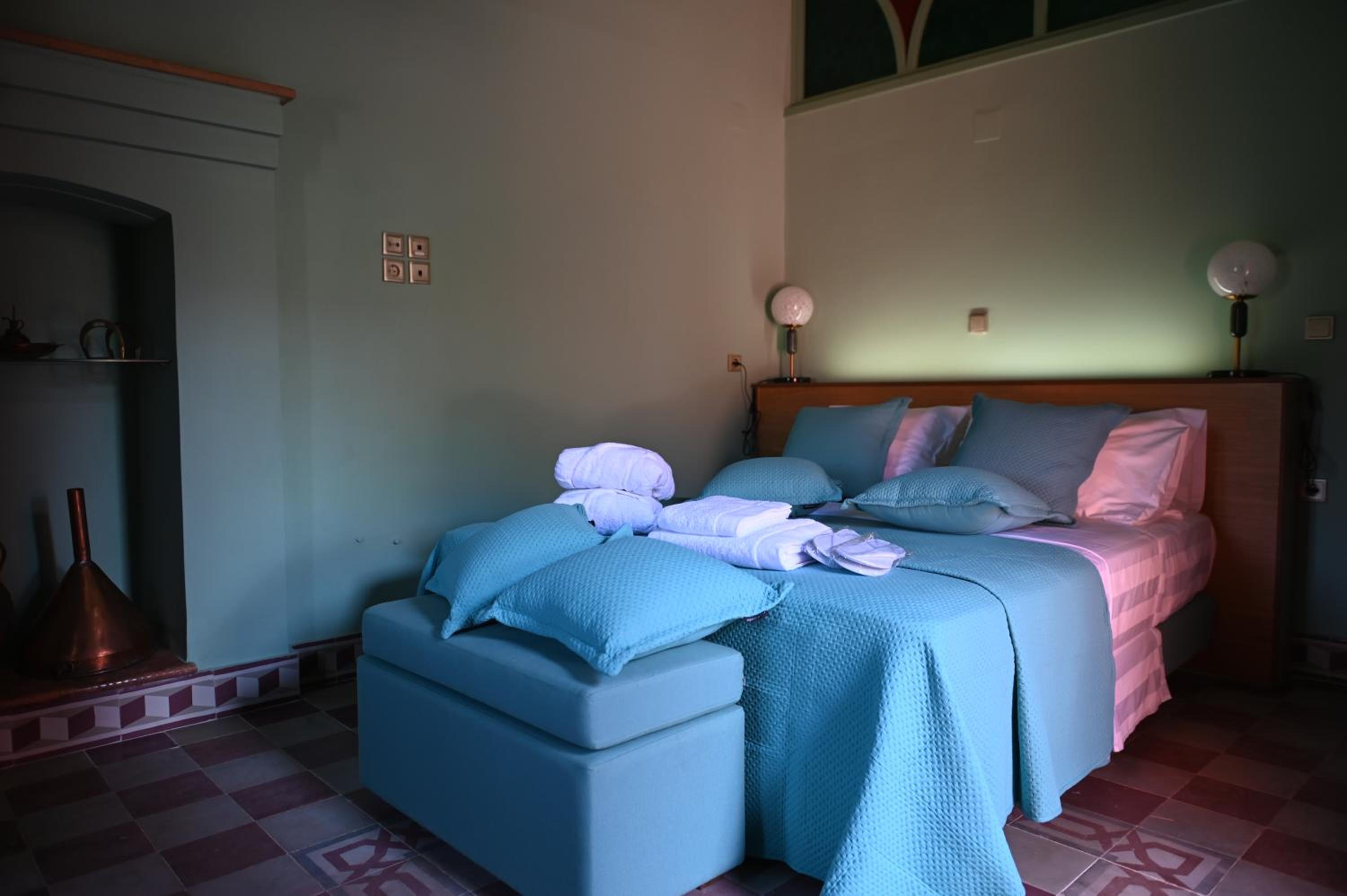 PhiloXenia Traditional Apartments