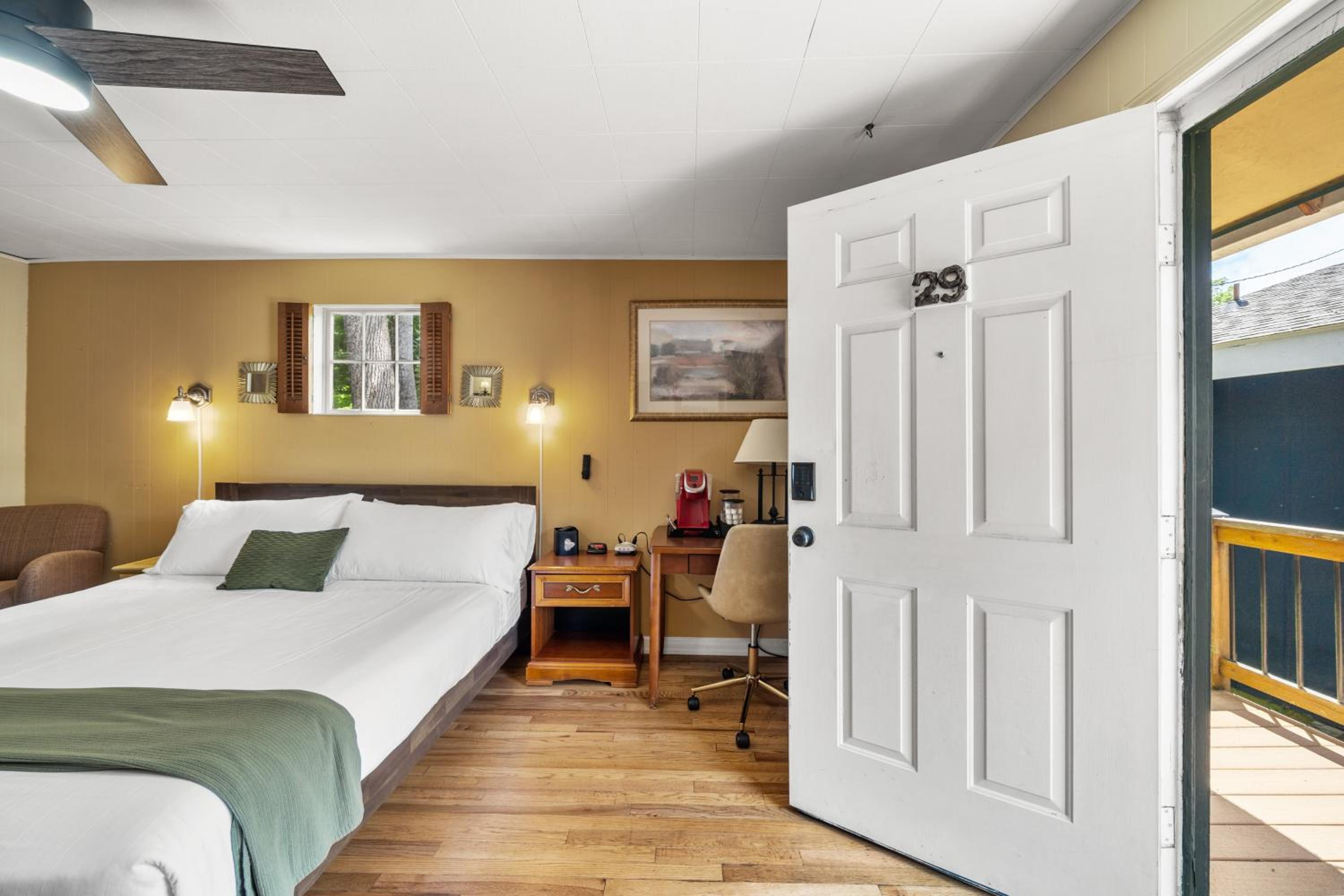 CedarWood Inn