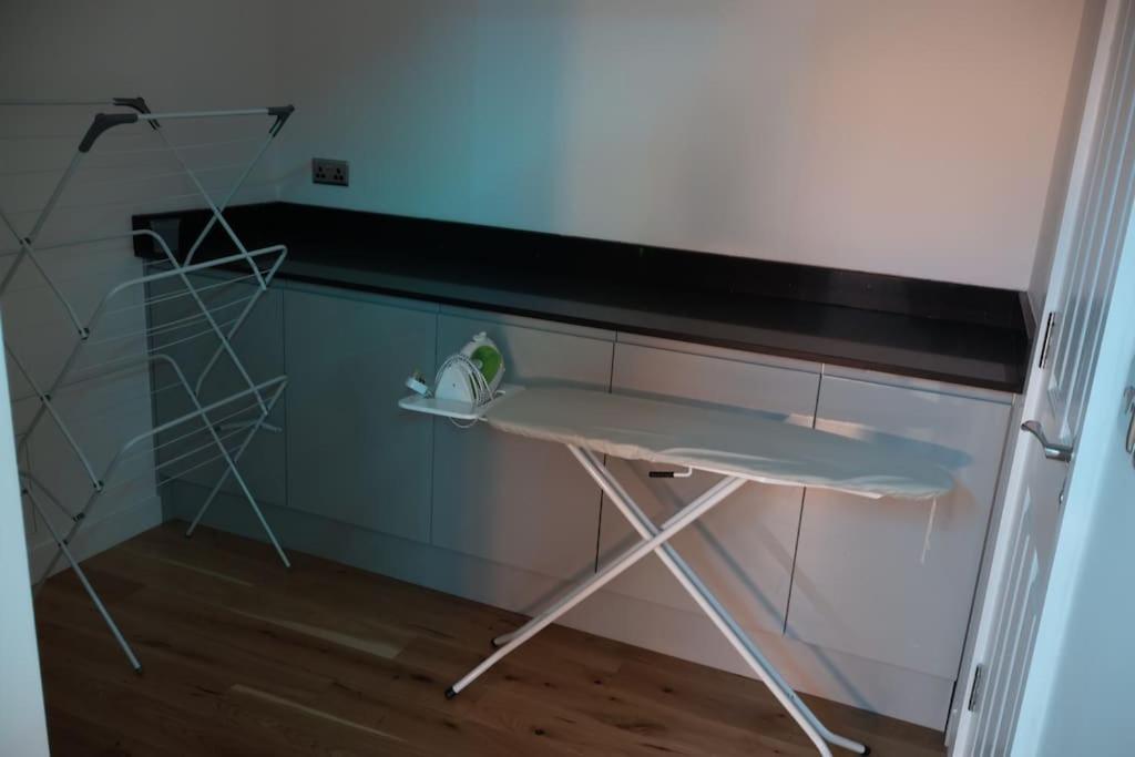 Modern house in Birmingham view 5