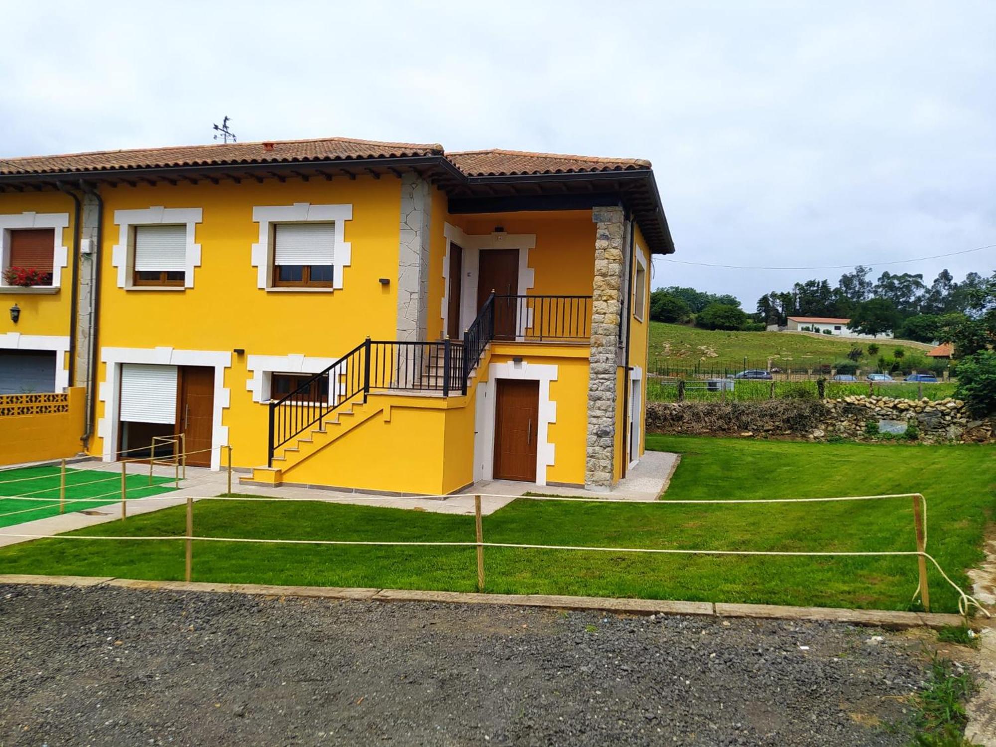 APARTAMENTOS EL ROJU