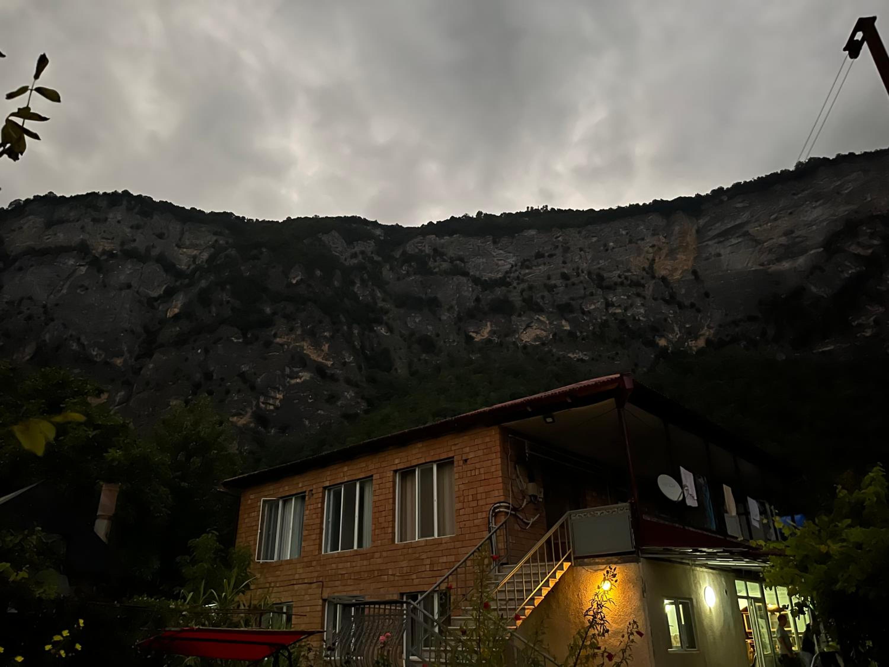Guest House Oasis - Tvishi view 3