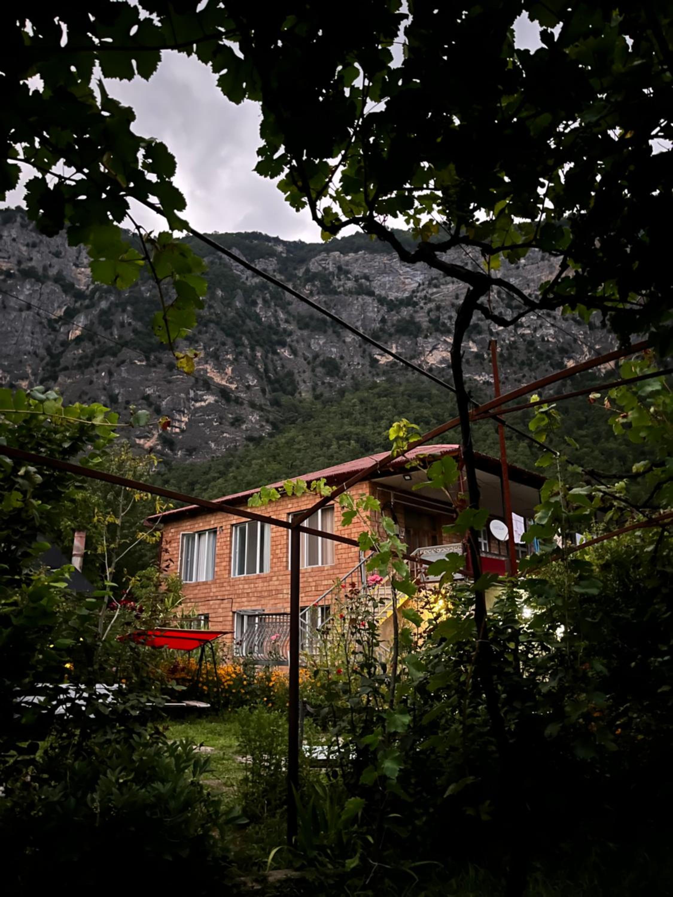 Guest House Oasis - Tvishi view 2