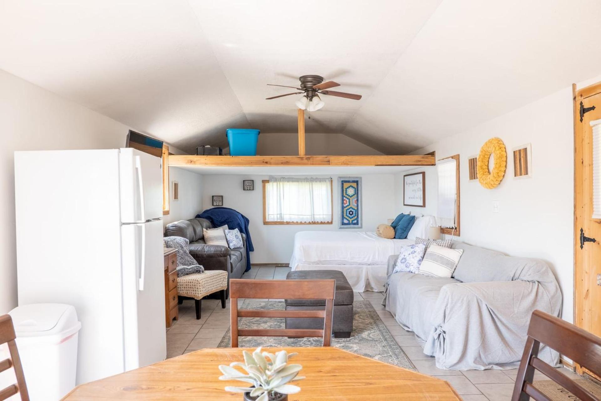 Open Concept Cabin for 2 - Near Ark Encounter! view 4