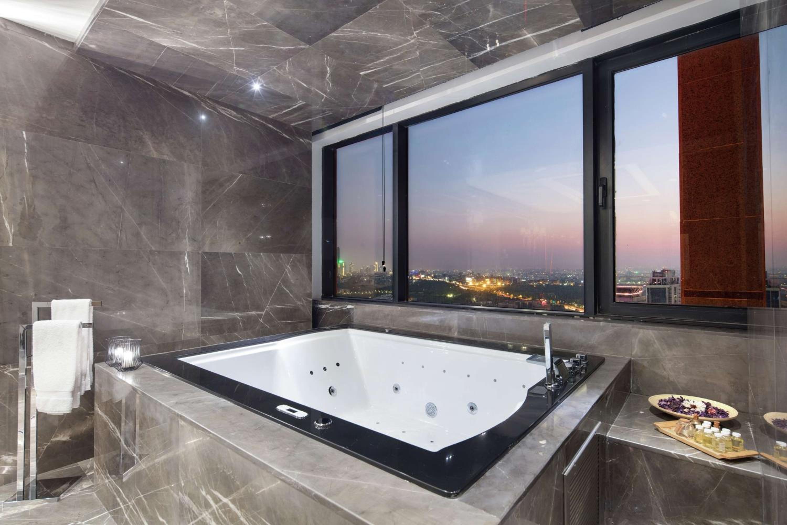 Hilton Istanbul Maslak - Image 35
