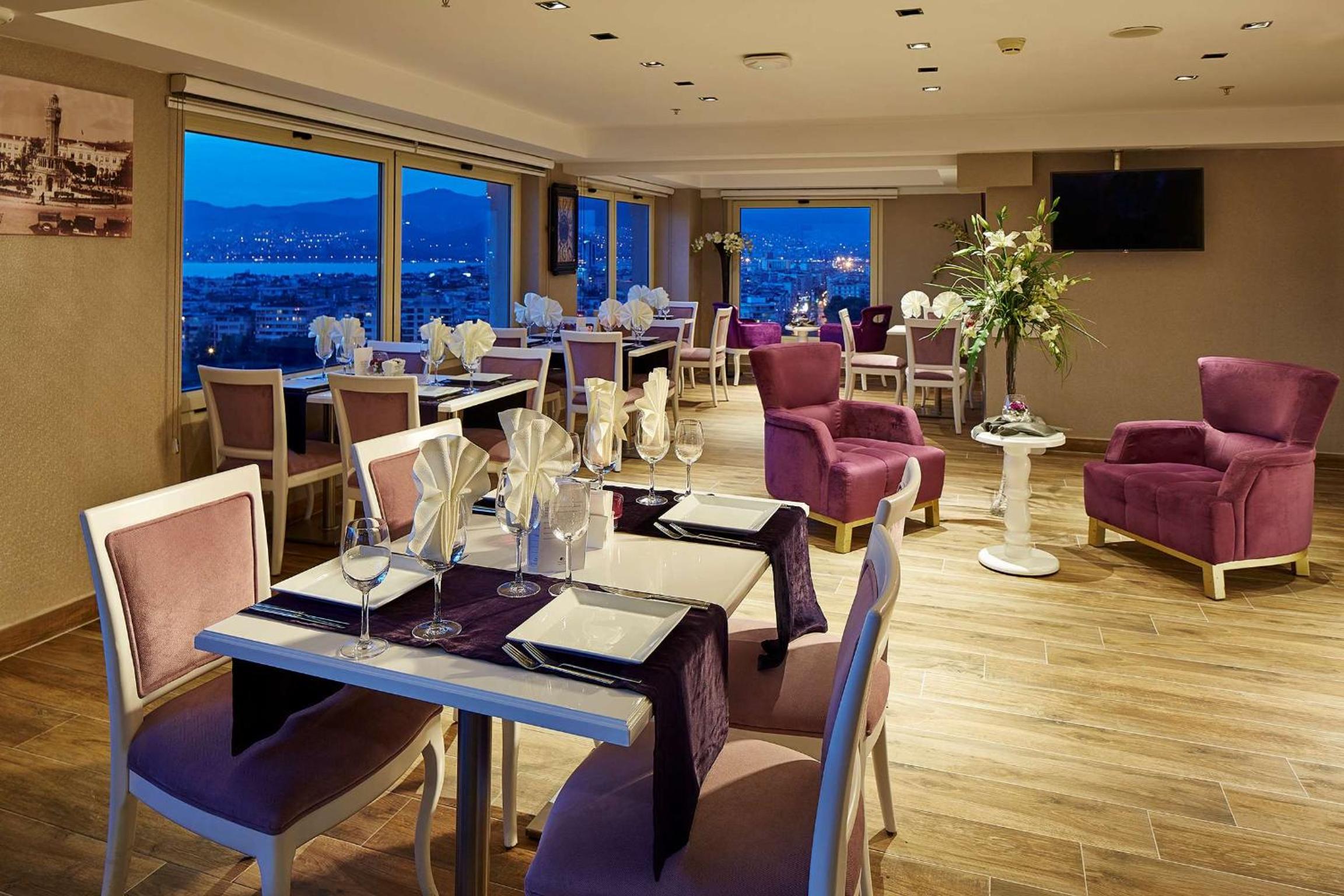 DoubleTree by Hilton Izmir - Alsancak - Image 7