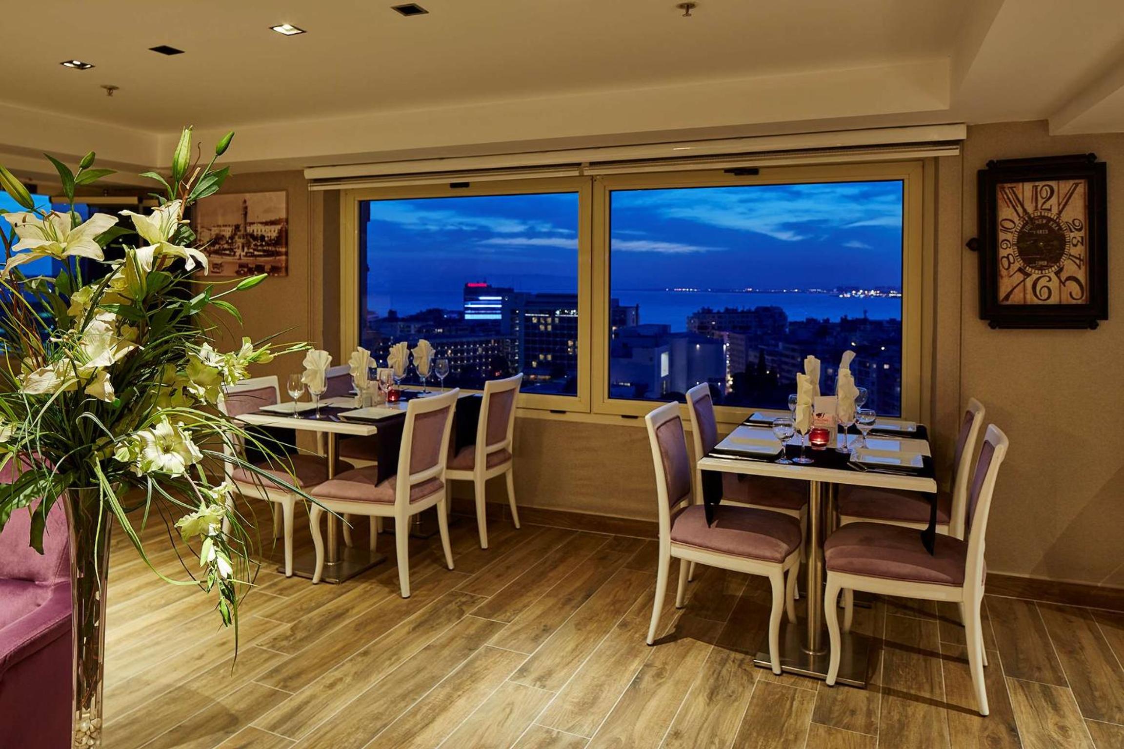 DoubleTree by Hilton Izmir - Alsancak - Image 8