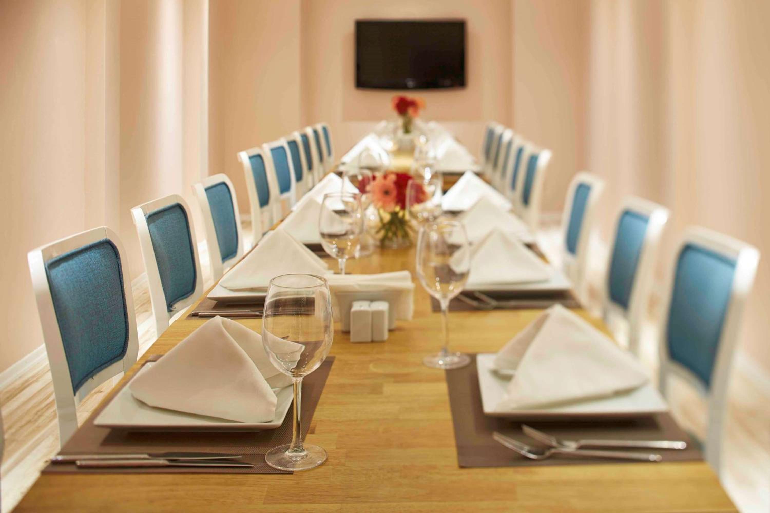 DoubleTree by Hilton Izmir - Alsancak - Image 11