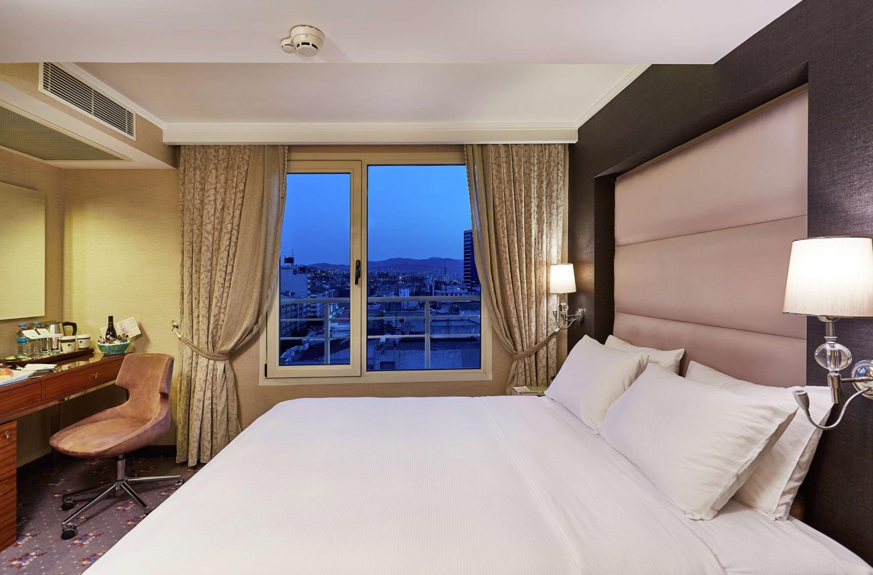 DoubleTree by Hilton Izmir - Alsancak - Image 16