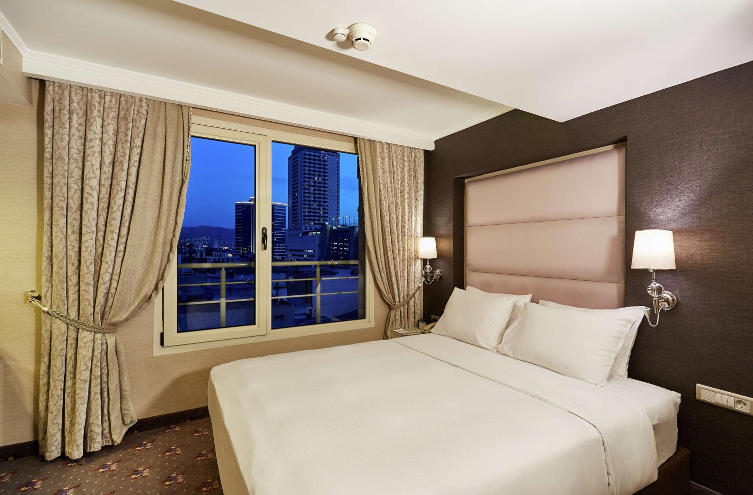 DoubleTree by Hilton Izmir - Alsancak - Image 19