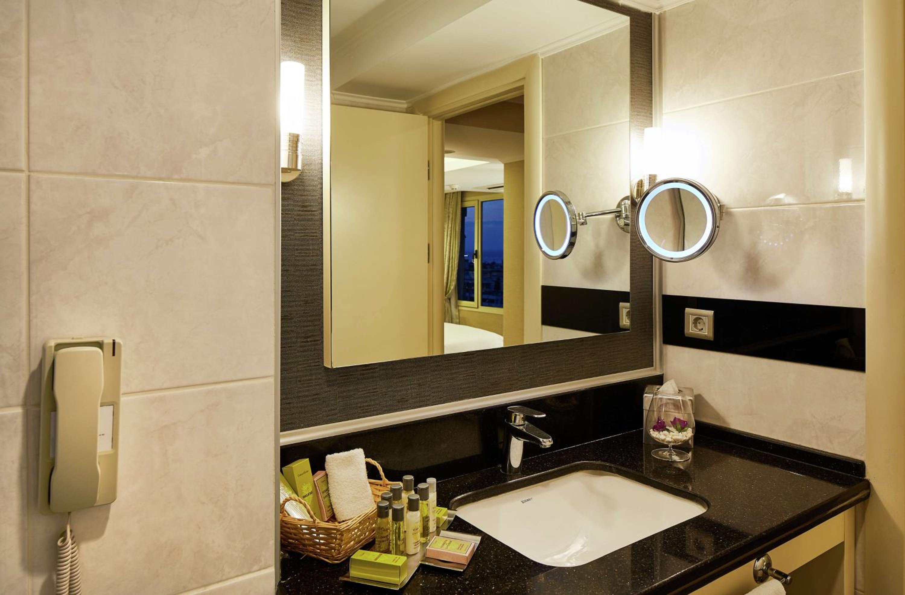 DoubleTree by Hilton Izmir - Alsancak - Image 29