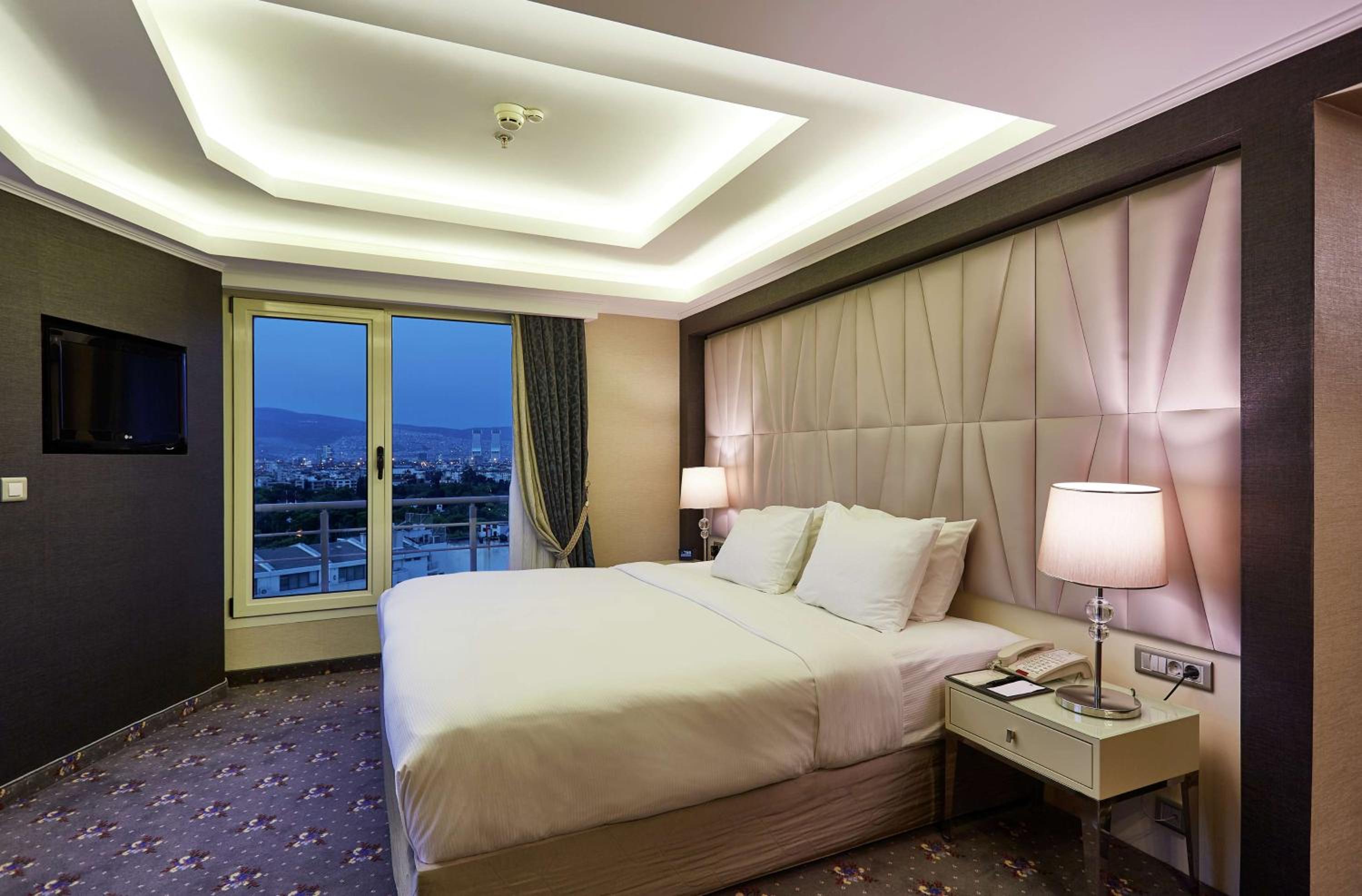 DoubleTree by Hilton Izmir - Alsancak - Image 30