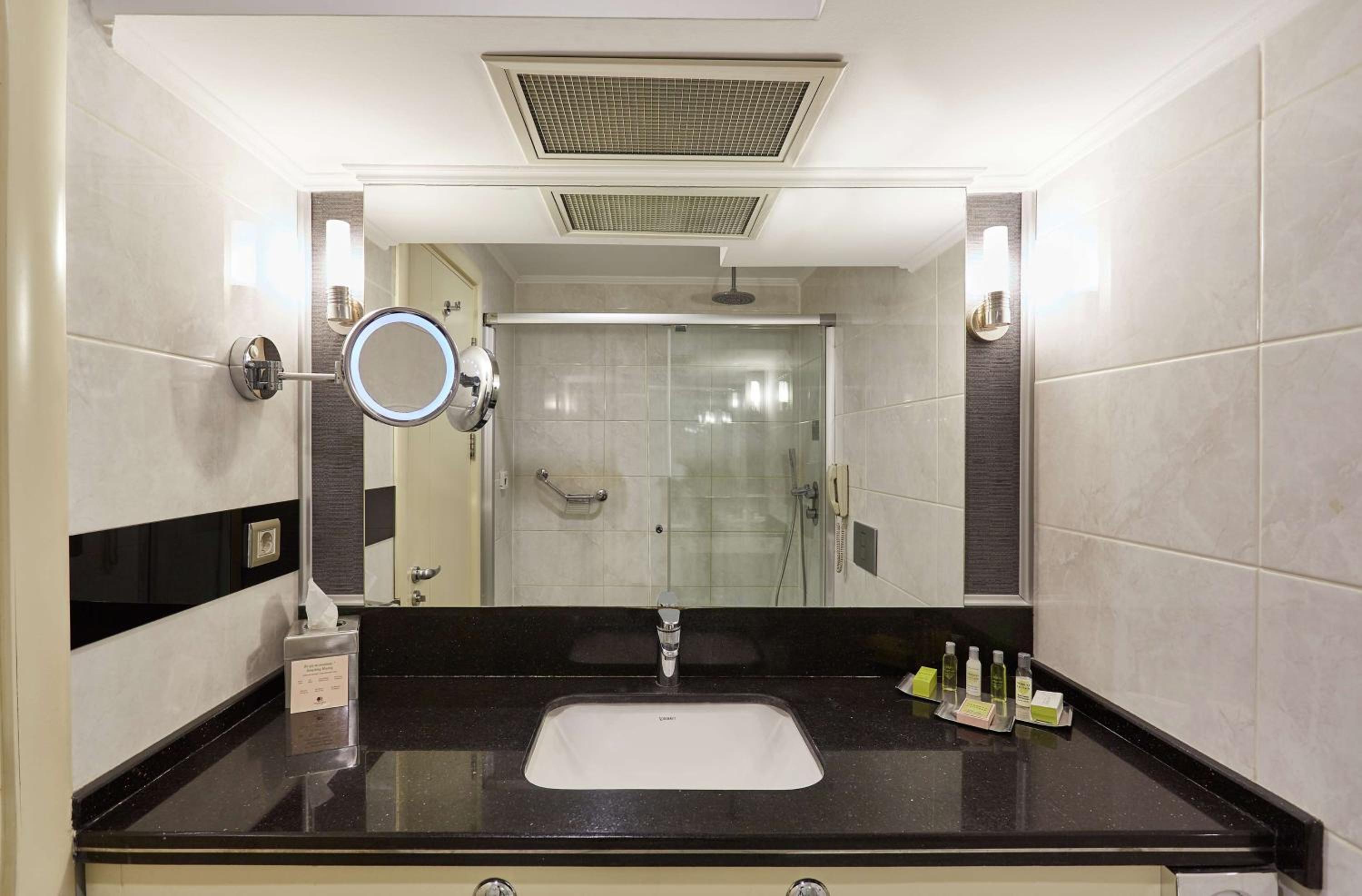 DoubleTree by Hilton Izmir - Alsancak - Image 28