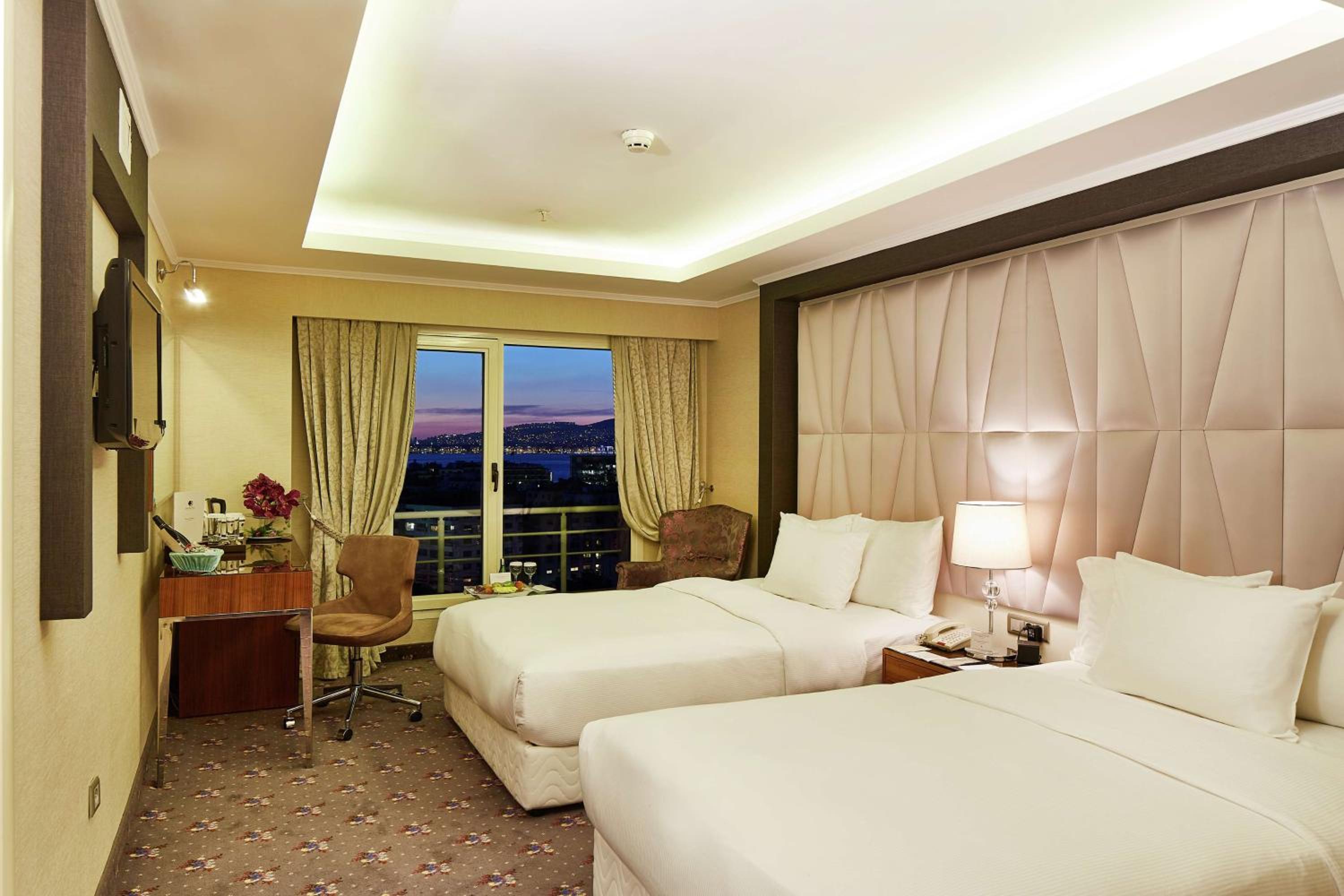 DoubleTree by Hilton Izmir - Alsancak - Image 34