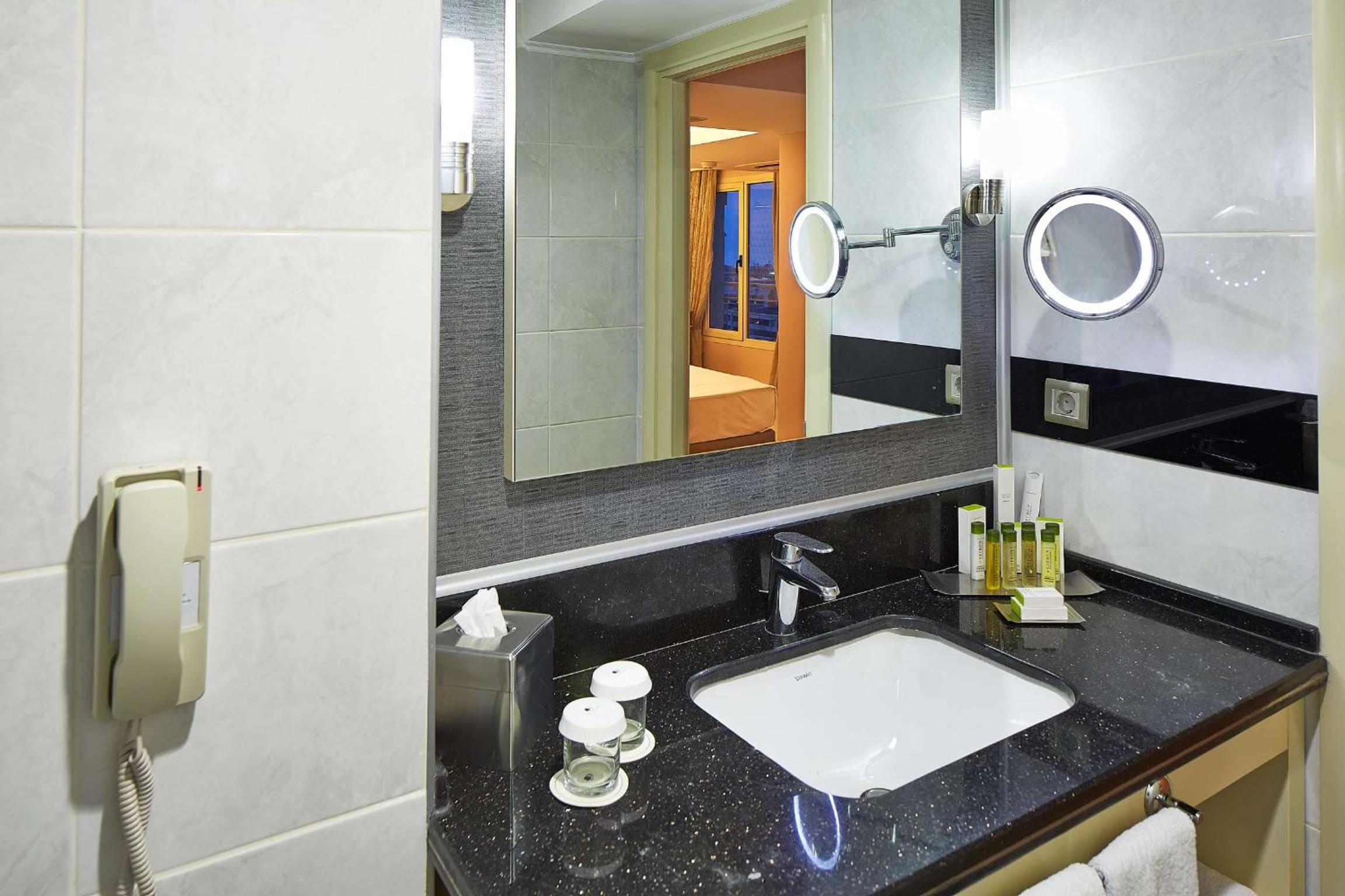DoubleTree by Hilton Izmir - Alsancak - Image 79