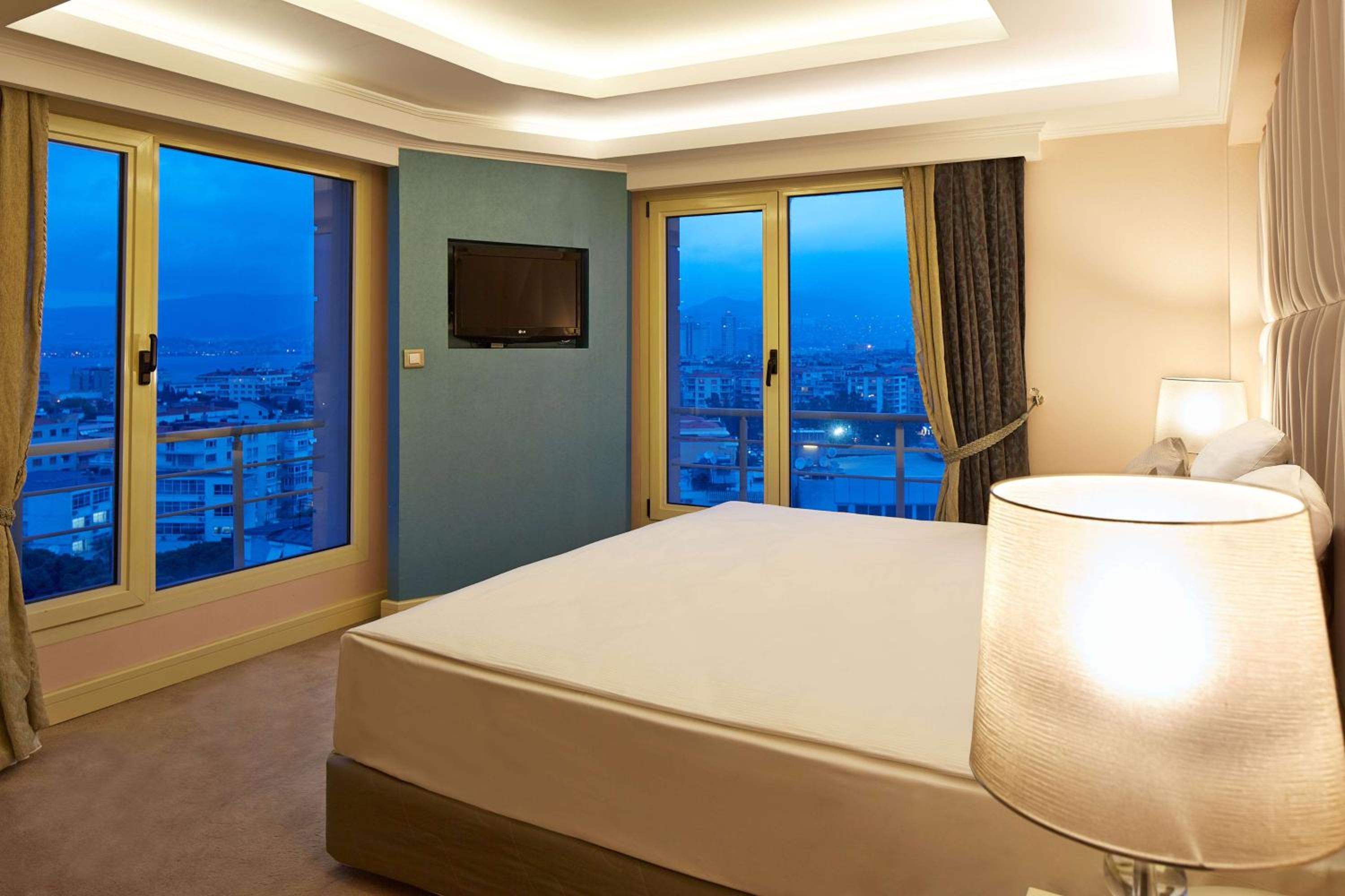 DoubleTree by Hilton Izmir - Alsancak - Image 38