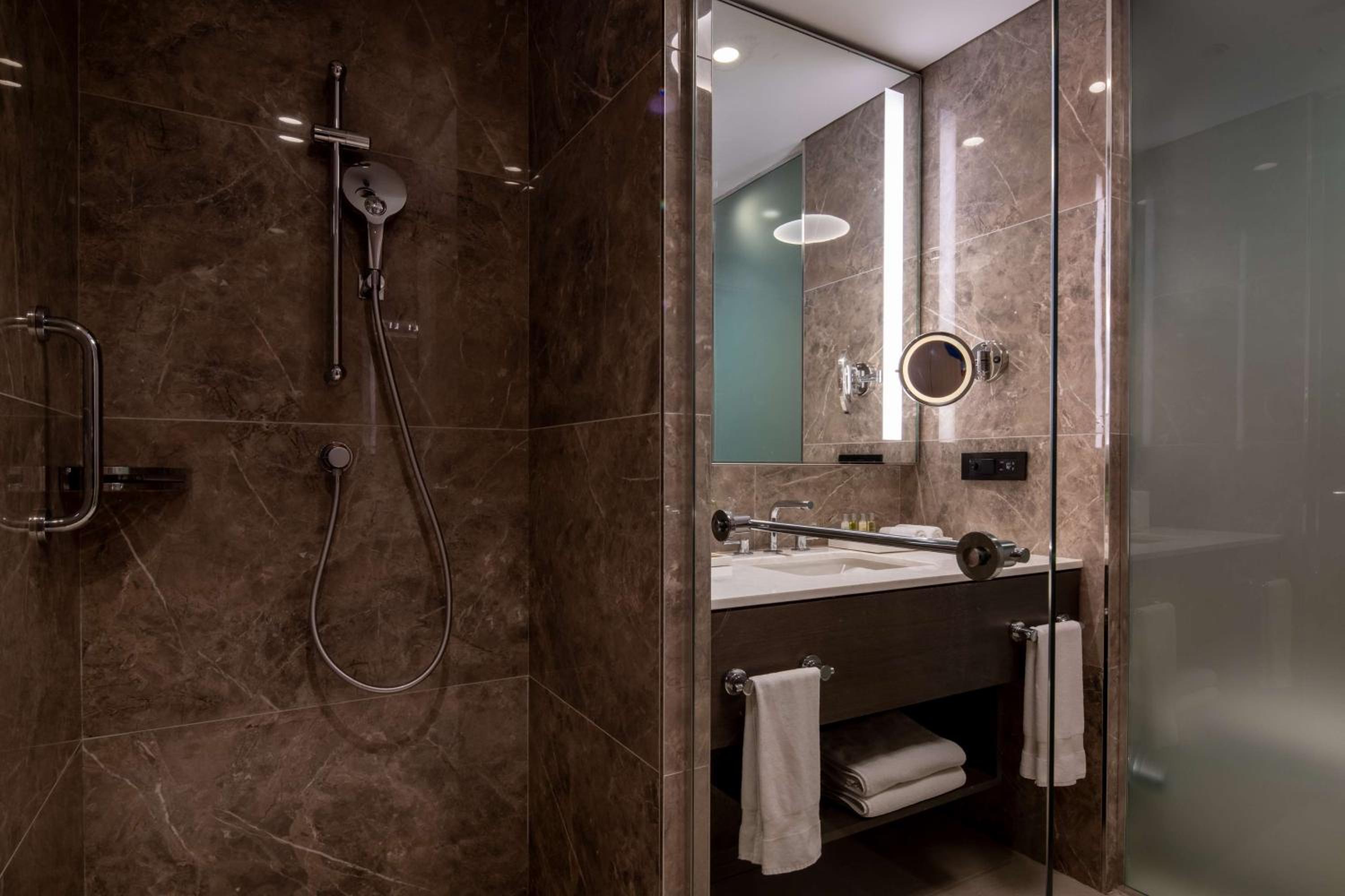 Hilton Mall Of Istanbul - Image 32