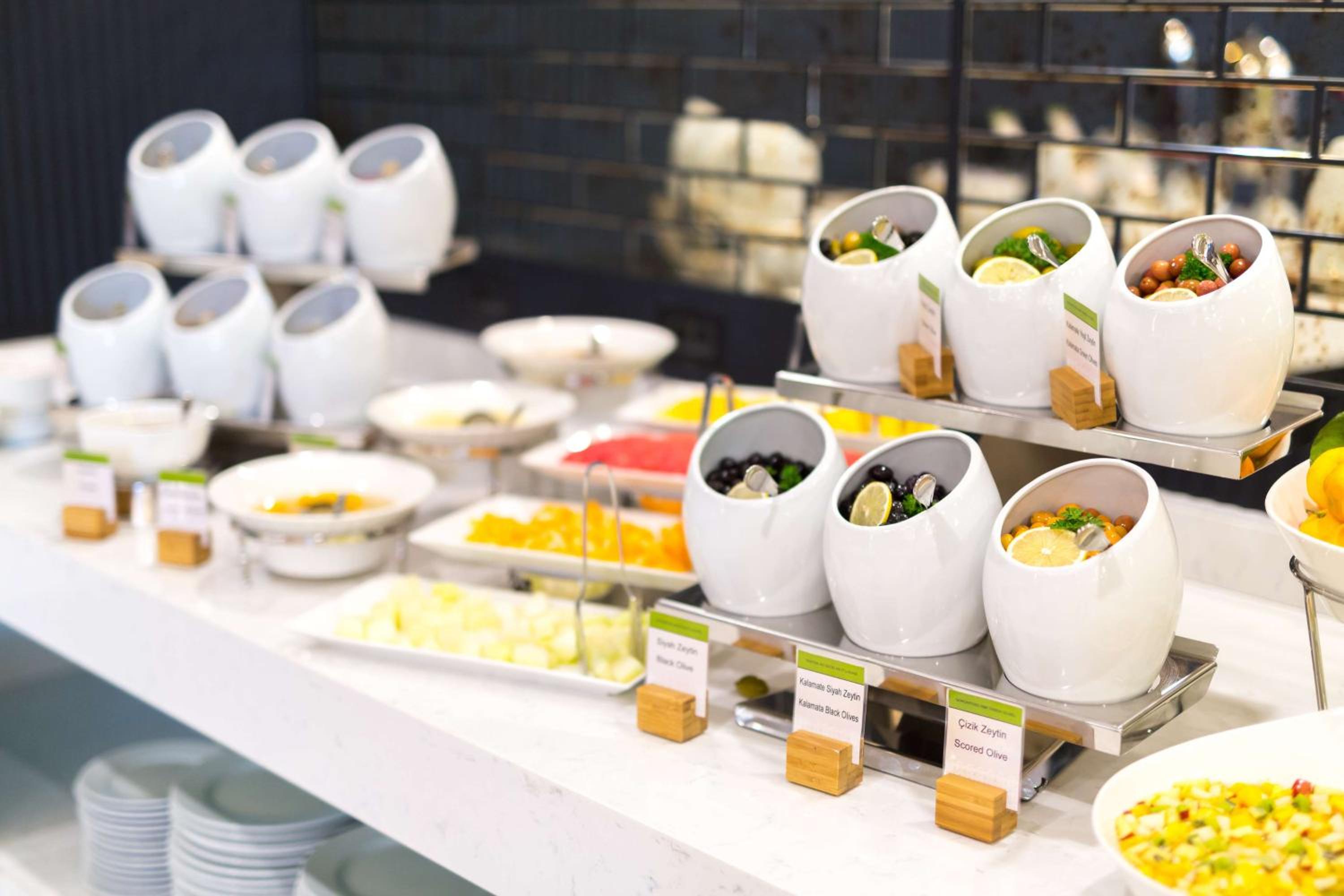 DoubleTree By Hilton Izmir Airport - Image 9