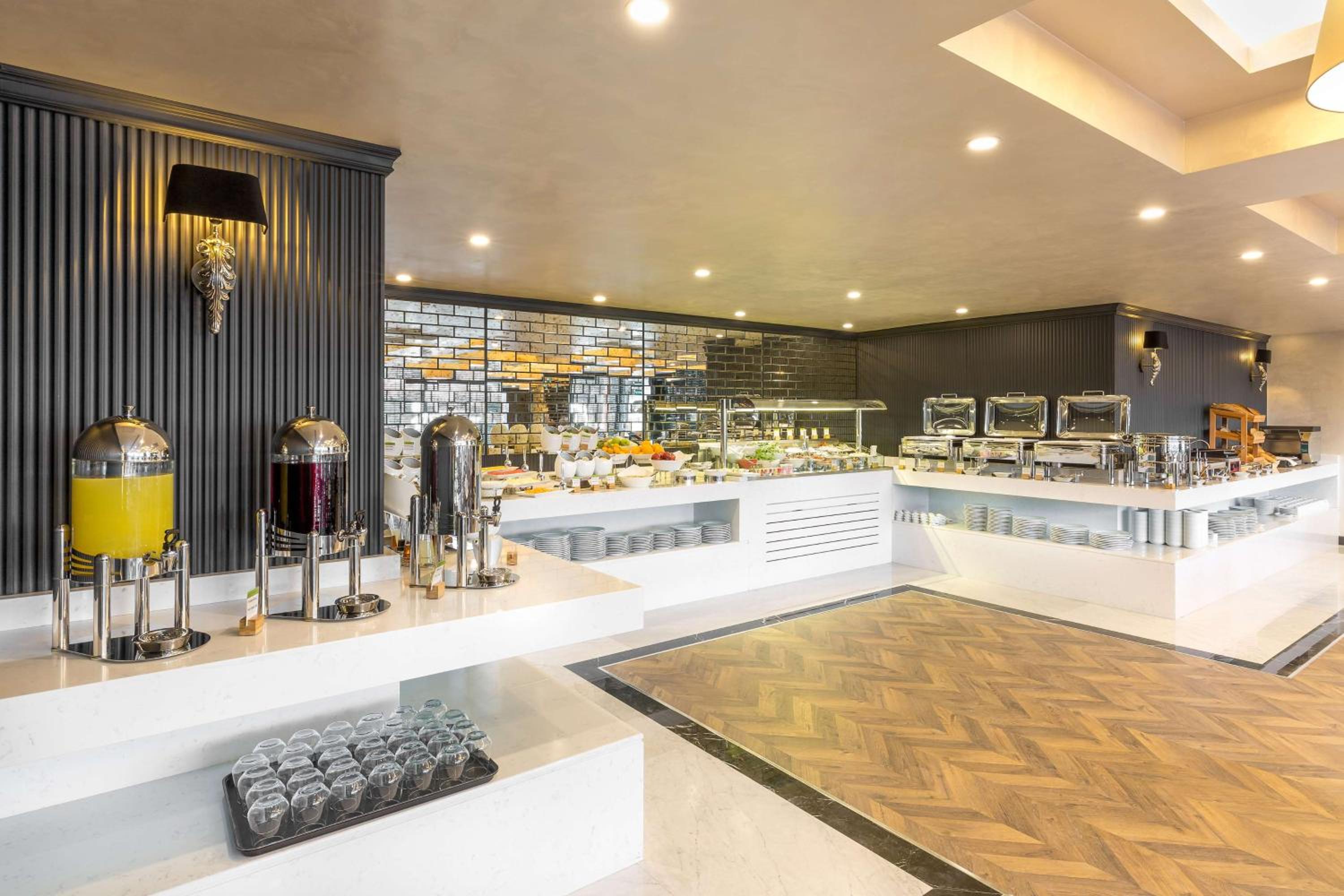 DoubleTree By Hilton Izmir Airport - Image 10