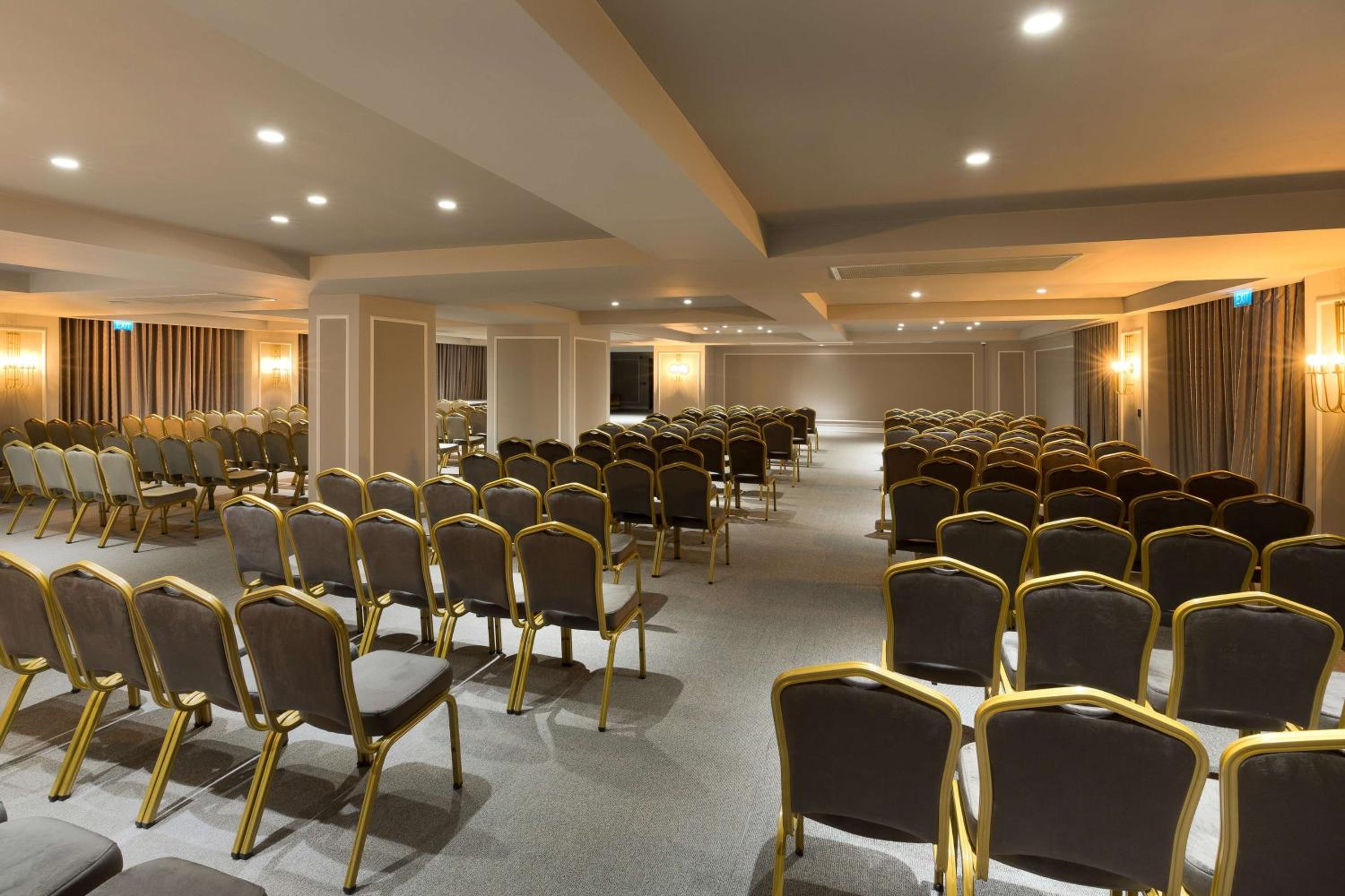 DoubleTree By Hilton Izmir Airport - Image 33