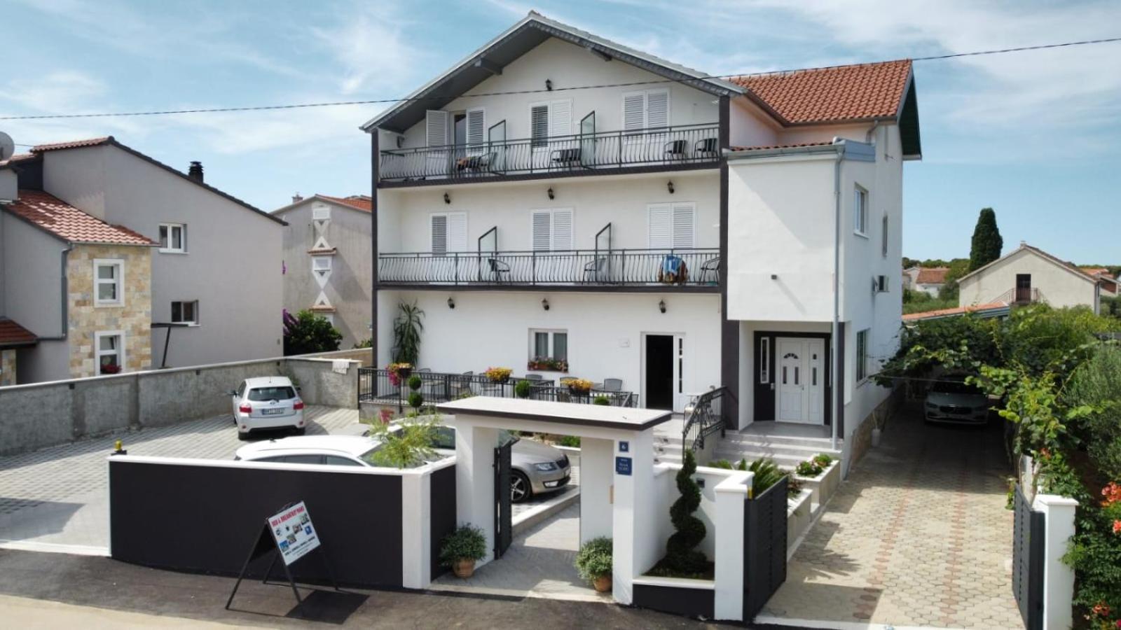 Hotel Bed & Breakfast Maki - Image 1