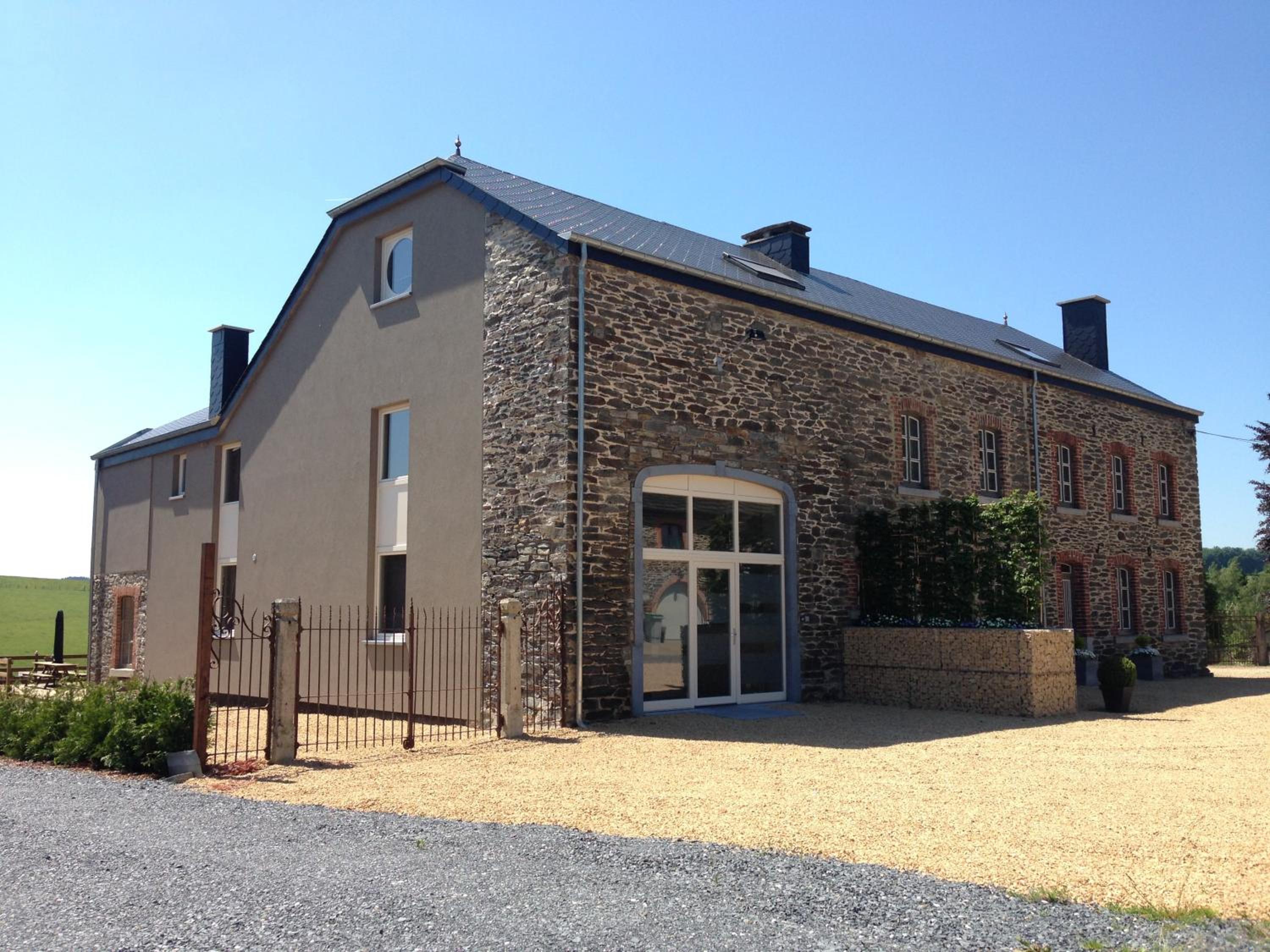Le Fenil Holiday Home