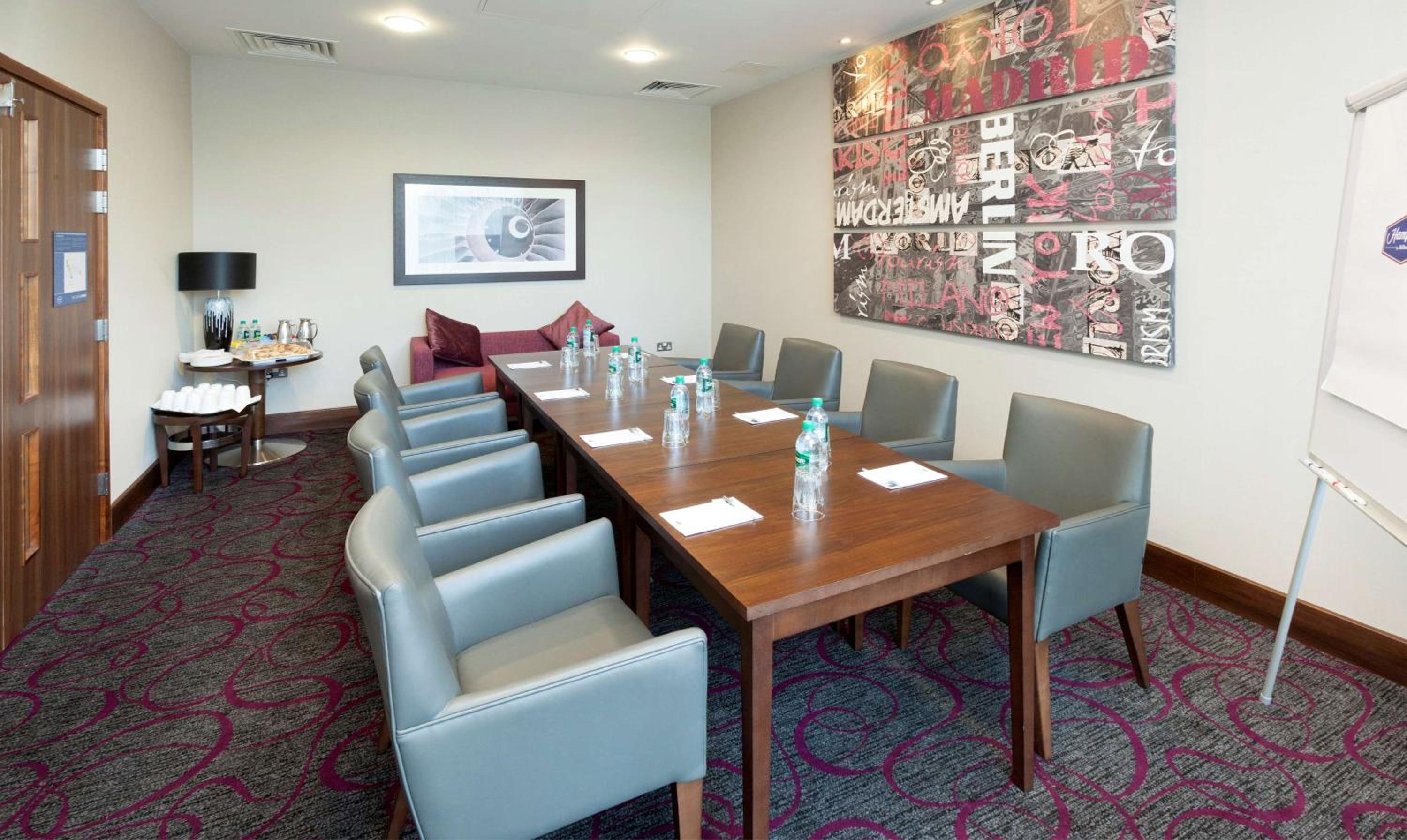 Luton Vacations - Hampton by Hilton Luton Airport - Property Image 8